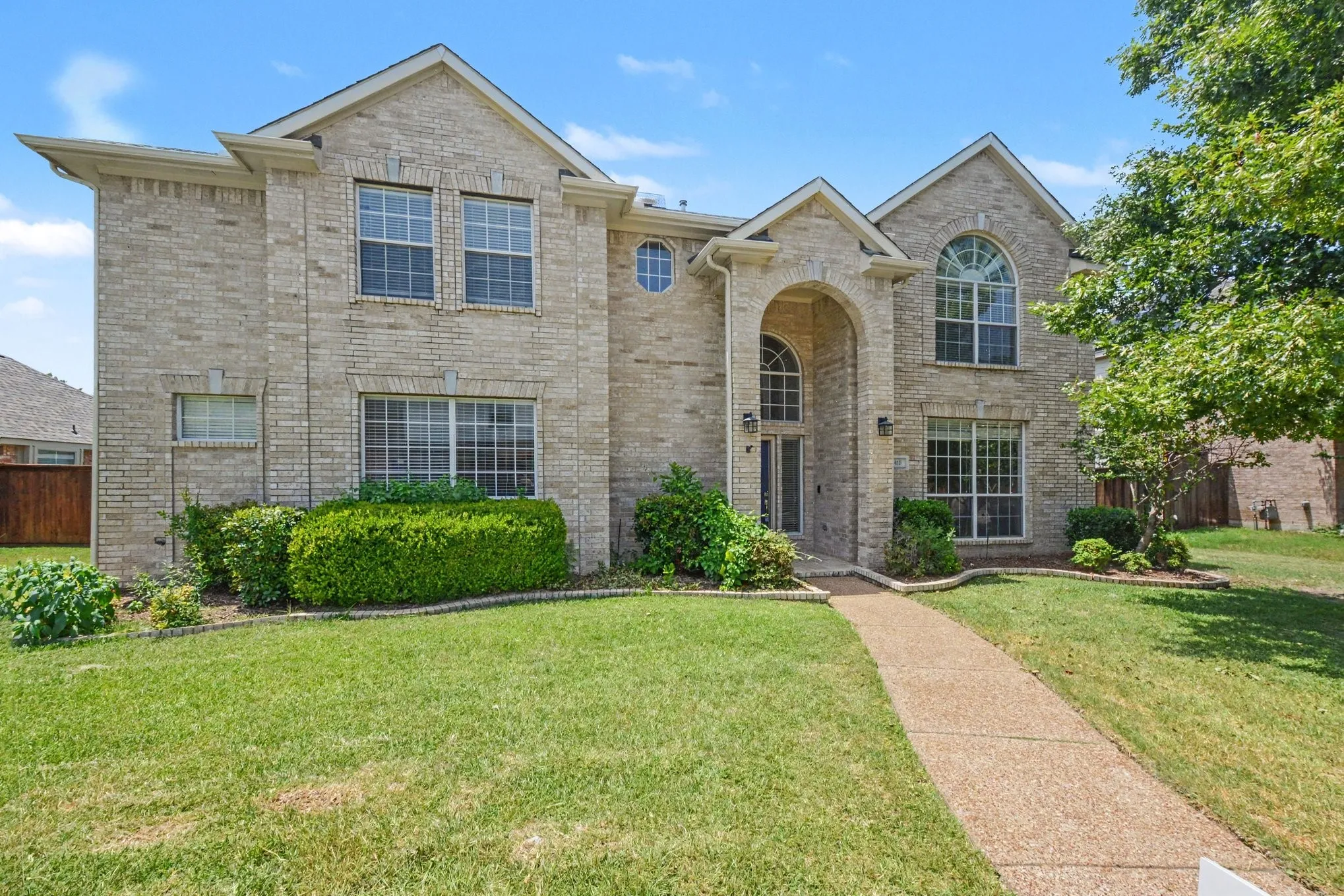Single Family Residence For Sale in Collin County , 415 Heatherwood Drive, Allen, Texas 75002, 5 Bedroom, 4 Bathroom, 2 Garage spaces, 3,308 Sqft, built in 1999, mls#21338551, Real Estate Agent in Allen, Homes For Sale in Collin county, Homes For Sale in Allen, Realtor in Allen Texas, Real Estate Brokerage Independent Realty Texas, Luminita Cordes Realtor