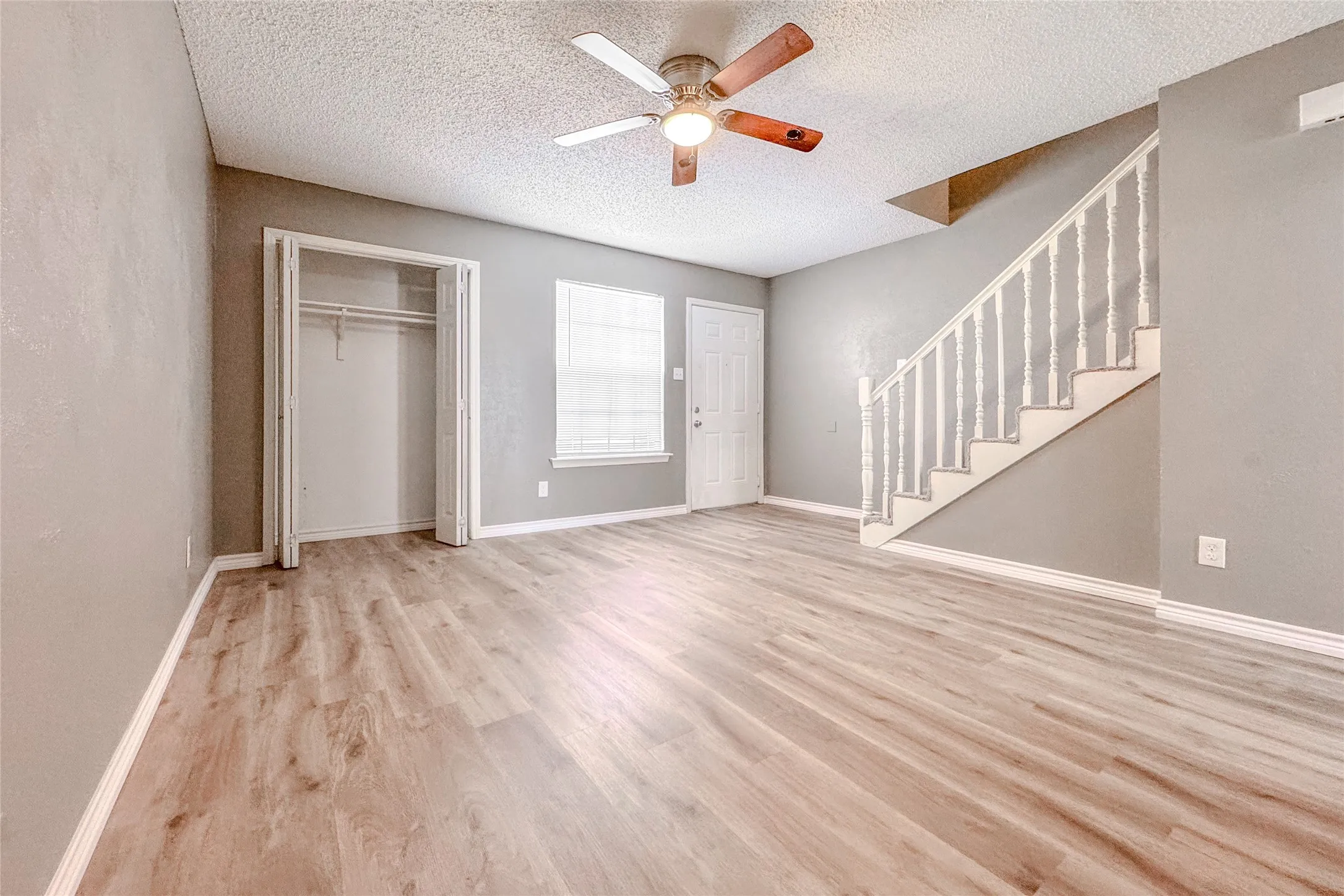 Townhouse For Rent in Tarrant County , 1044 Southmoor Drive 1050, Arlington, Texas 76010, 2 Bedroom, 2 Bathroom, Garage spaces, 1,068 Sqft, built in 1980, mls#21337567, Real Estate Agent in Arlington, Homes For Rent in Tarrant county, Homes For Rent in Arlington, Realtor in Arlington Texas, Real Estate Brokerage Independent Realty Texas, Luminita Cordes Realtor