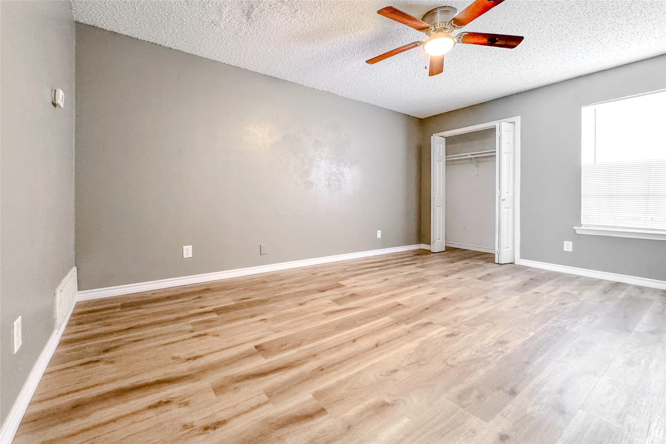 Townhouse For Rent in Tarrant County , 1044 Southmoor Drive 1050, Arlington, Texas 76010, 2 Bedroom, 2 Bathroom, Garage spaces, 1,068 Sqft, built in 1980, mls#21337567, Real Estate Agent in Arlington, Homes For Rent in Tarrant county, Homes For Rent in Arlington, Realtor in Arlington Texas, Real Estate Brokerage Independent Realty Texas, Luminita Cordes Realtor