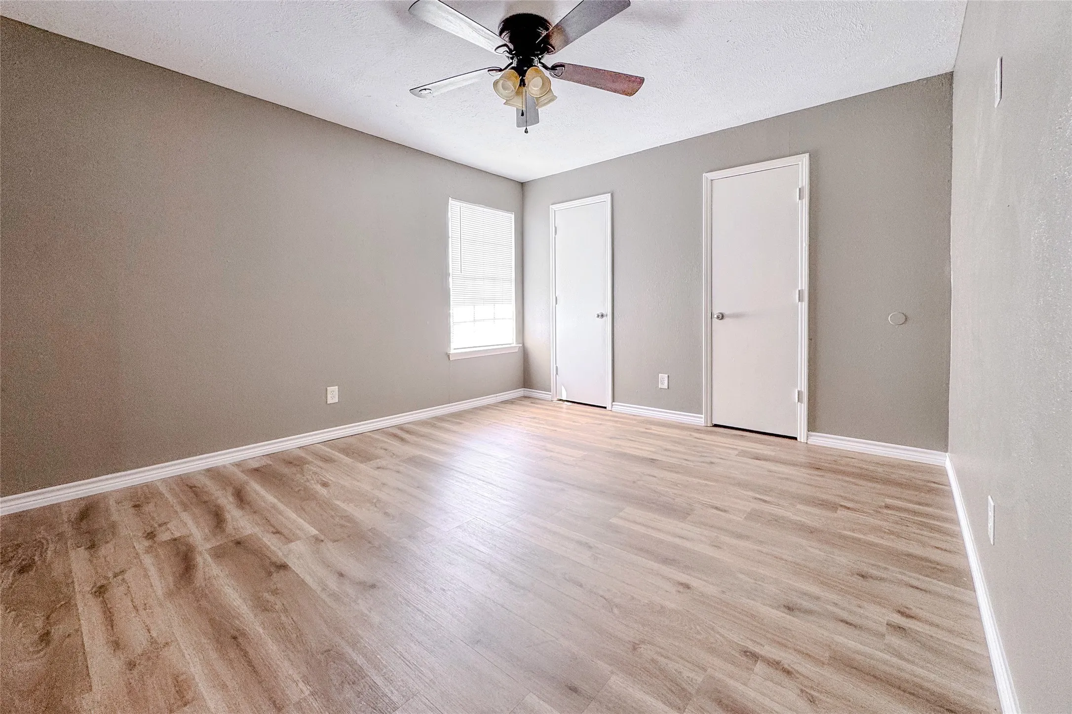 Townhouse For Rent in Tarrant County , 1044 Southmoor Drive 1050, Arlington, Texas 76010, 2 Bedroom, 2 Bathroom, Garage spaces, 1,068 Sqft, built in 1980, mls#21337567, Real Estate Agent in Arlington, Homes For Rent in Tarrant county, Homes For Rent in Arlington, Realtor in Arlington Texas, Real Estate Brokerage Independent Realty Texas, Luminita Cordes Realtor