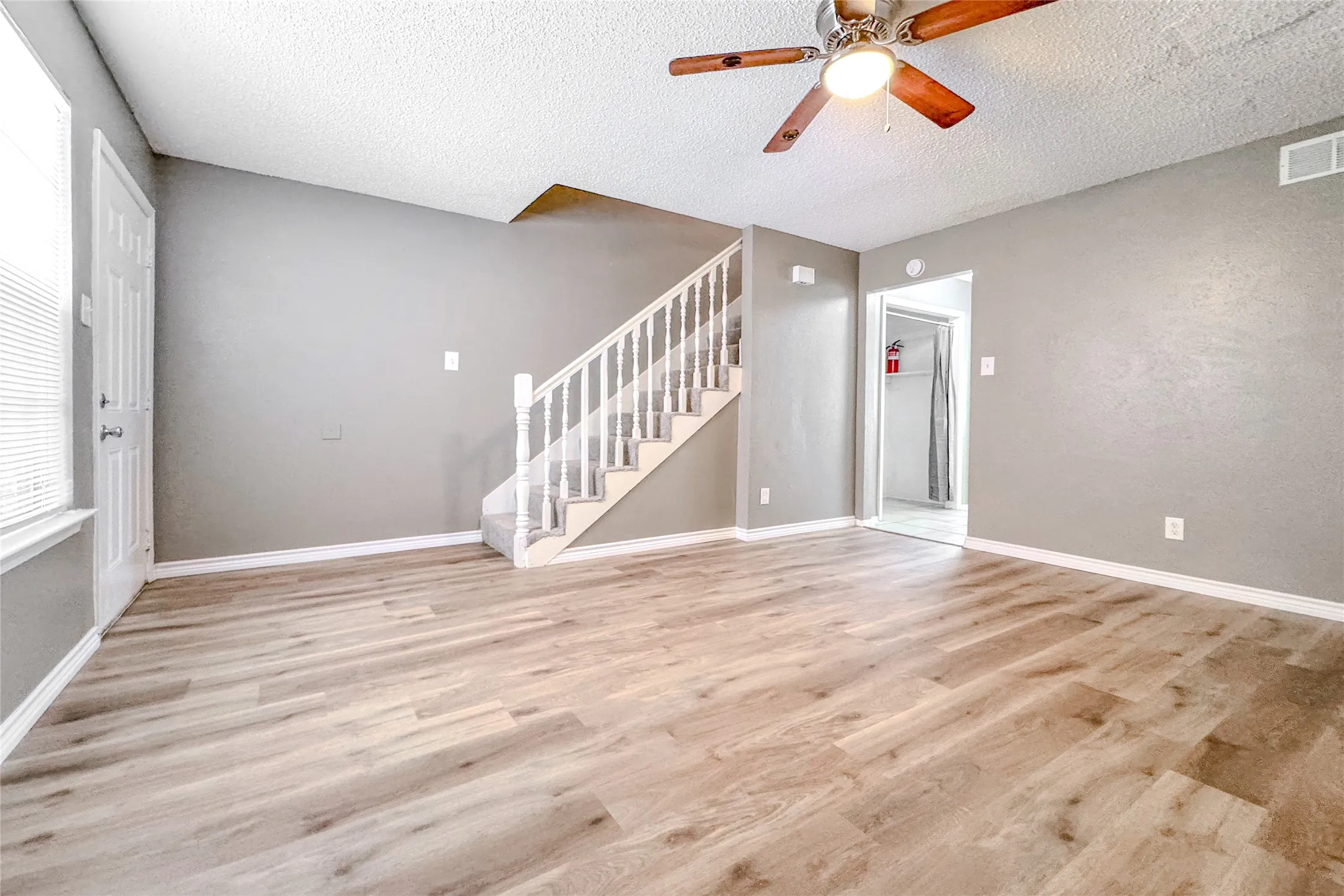 Townhouse For Rent in Tarrant County , 1044 Southmoor Drive 1050, Arlington, Texas 76010, 2 Bedroom, 2 Bathroom, Garage spaces, 1,068 Sqft, built in 1980, mls#21337567, Real Estate Agent in Arlington, Homes For Rent in Tarrant county, Homes For Rent in Arlington, Realtor in Arlington Texas, Real Estate Brokerage Independent Realty Texas, Luminita Cordes Realtor