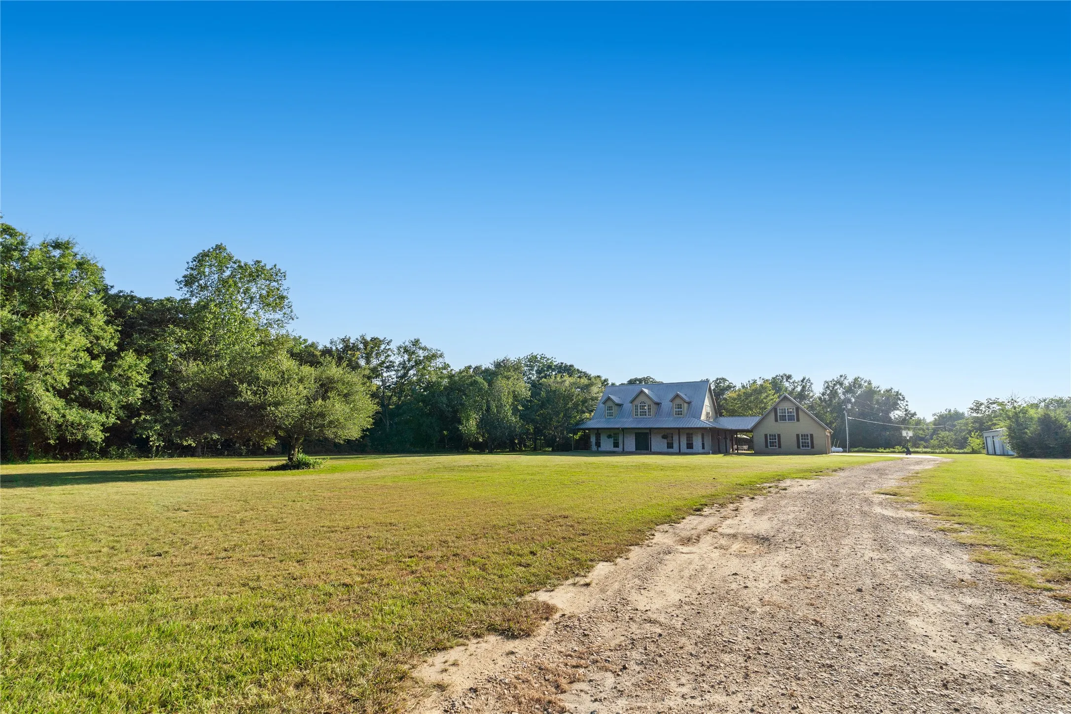 Single Family Residence For Sale in Hopkins County , 340 County Road 3585, Dike, Texas 75437, 3 Bedroom, 4 Bathroom, 2 Garage spaces, 2,612 Sqft, built in 2000, mls#21338629, Real Estate Agent in Dike, Homes For Sale in Hopkins county, Homes For Sale in Dike, Realtor in Dike Texas, Real Estate Brokerage Independent Realty Texas, Luminita Cordes Realtor