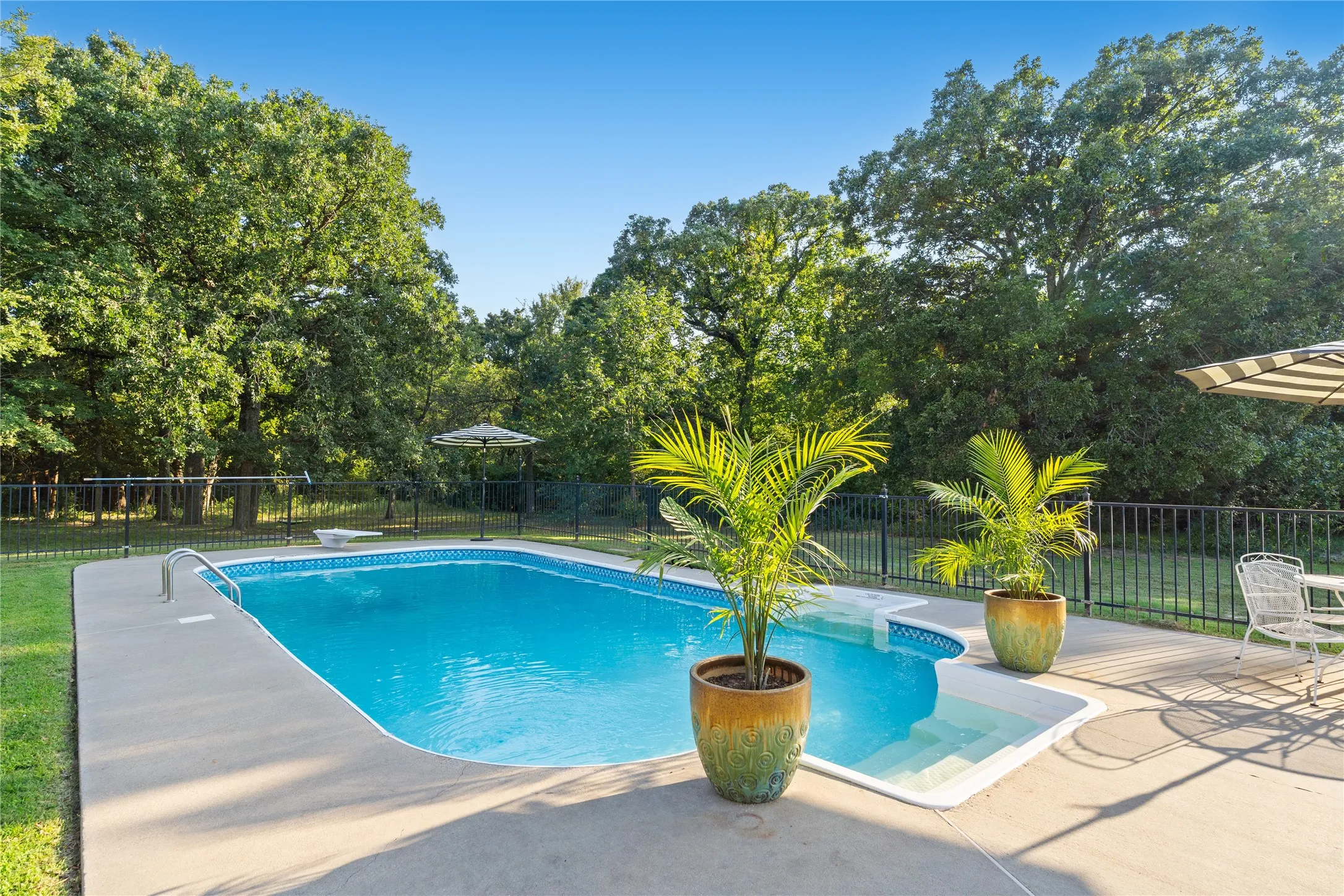 Single Family Residence For Sale in Hopkins County , 340 County Road 3585, Dike, Texas 75437, 3 Bedroom, 4 Bathroom, 2 Garage spaces, 2,612 Sqft, built in 2000, mls#21338629, Real Estate Agent in Dike, Homes For Sale in Hopkins county, Homes For Sale in Dike, Realtor in Dike Texas, Real Estate Brokerage Independent Realty Texas, Luminita Cordes Realtor