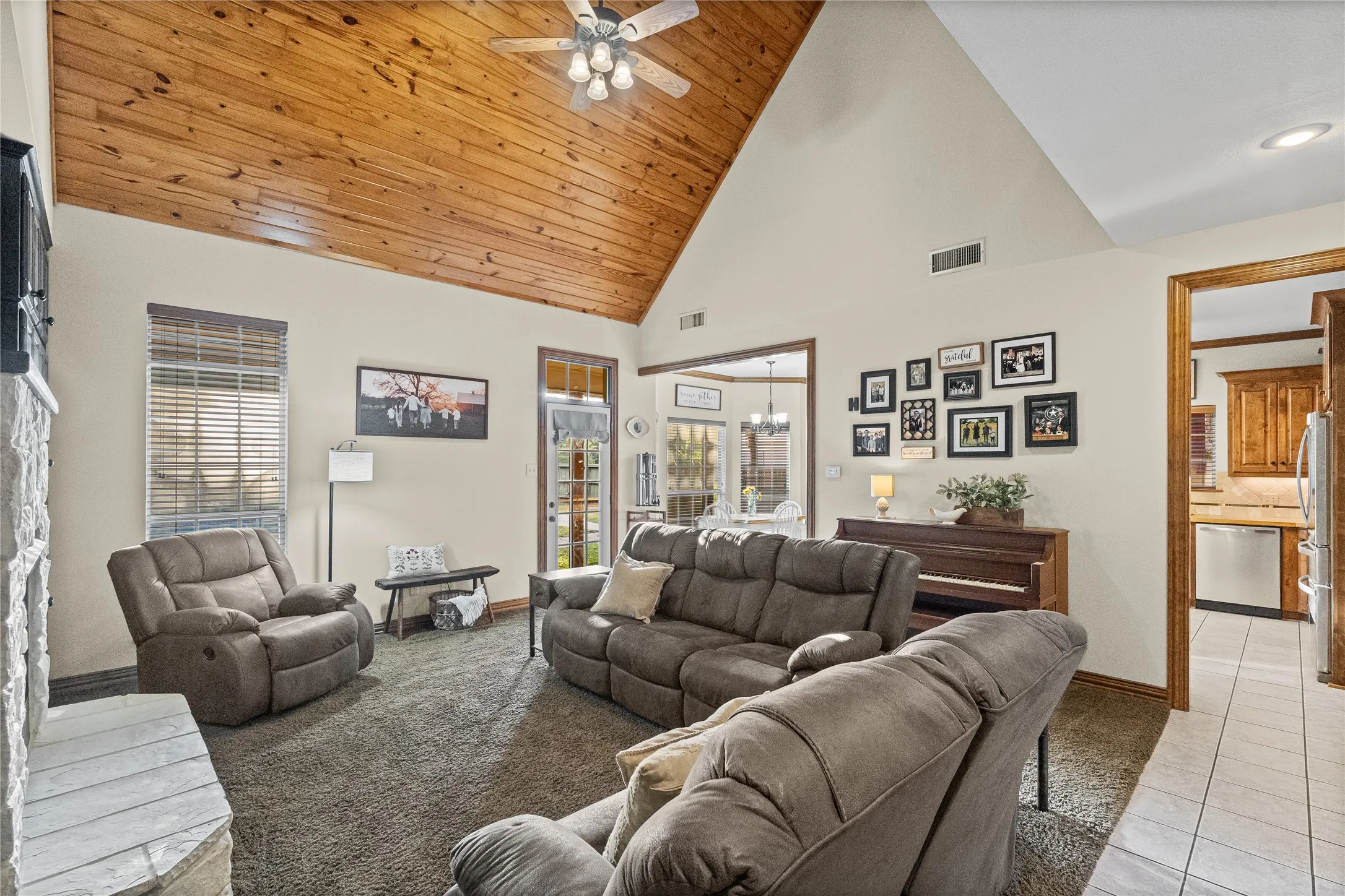 Single Family Residence For Sale in Hopkins County , 340 County Road 3585, Dike, Texas 75437, 3 Bedroom, 4 Bathroom, 2 Garage spaces, 2,612 Sqft, built in 2000, mls#21338629, Real Estate Agent in Dike, Homes For Sale in Hopkins county, Homes For Sale in Dike, Realtor in Dike Texas, Real Estate Brokerage Independent Realty Texas, Luminita Cordes Realtor