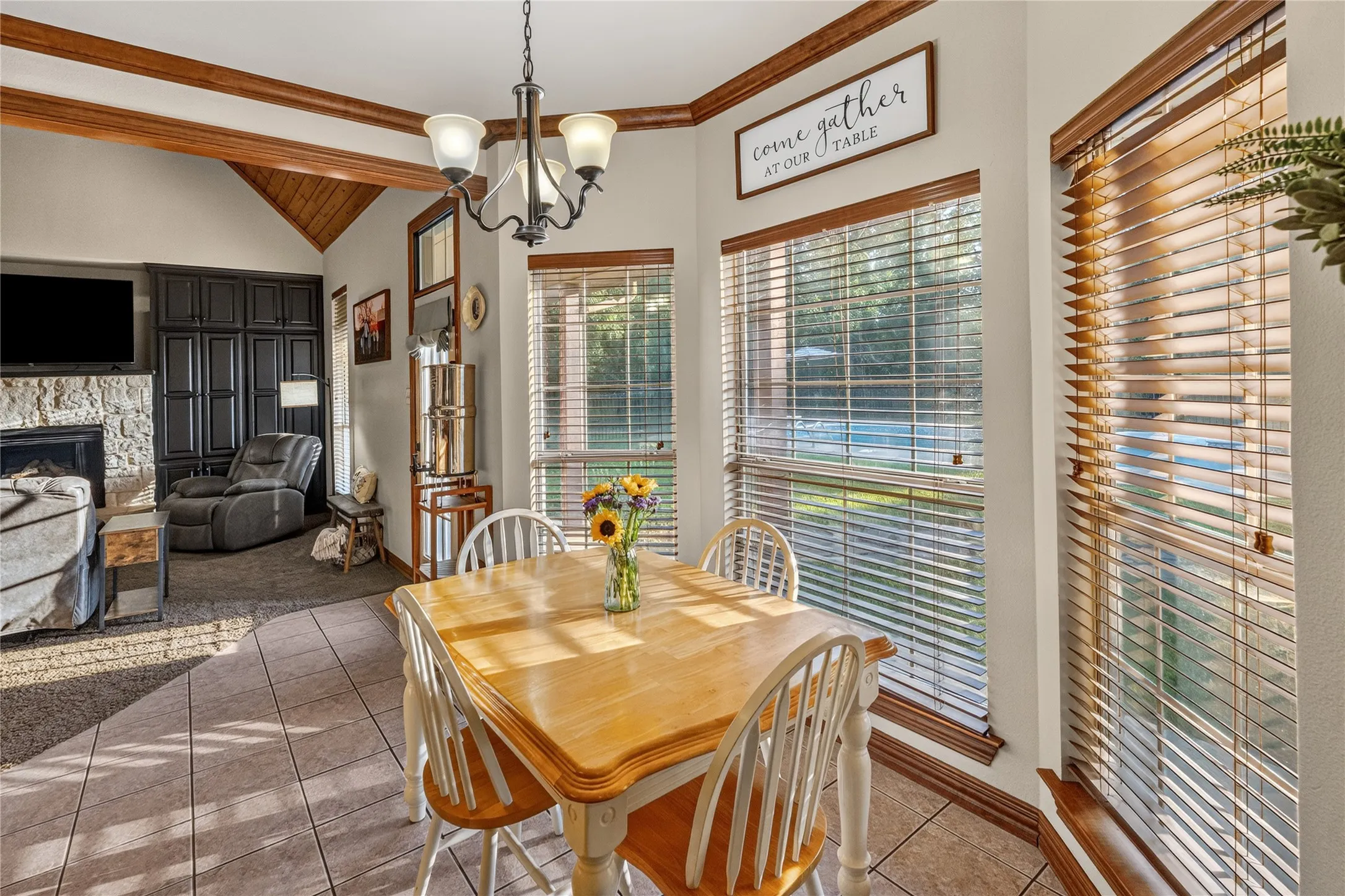 Single Family Residence For Sale in Hopkins County , 340 County Road 3585, Dike, Texas 75437, 3 Bedroom, 4 Bathroom, 2 Garage spaces, 2,612 Sqft, built in 2000, mls#21338629, Real Estate Agent in Dike, Homes For Sale in Hopkins county, Homes For Sale in Dike, Realtor in Dike Texas, Real Estate Brokerage Independent Realty Texas, Luminita Cordes Realtor