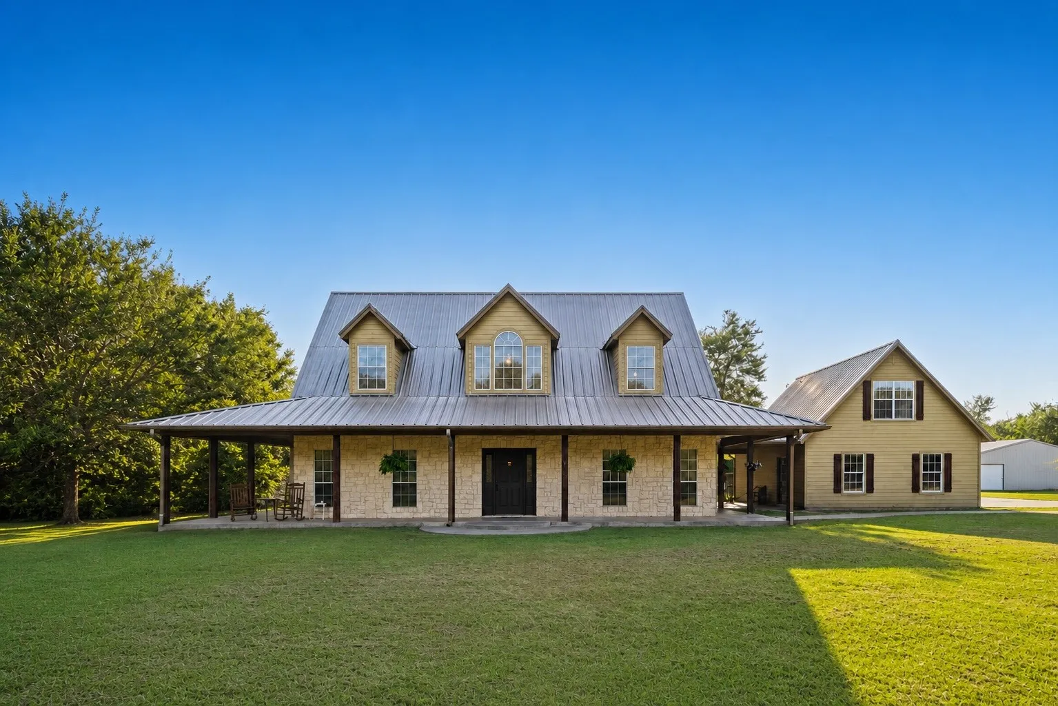 Single Family Residence For Sale in Hopkins County , 340 County Road 3585, Dike, Texas 75437, 3 Bedroom, 4 Bathroom, 2 Garage spaces, 2,612 Sqft, built in 2000, mls#21338629, Real Estate Agent in Dike, Homes For Sale in Hopkins county, Homes For Sale in Dike, Realtor in Dike Texas, Real Estate Brokerage Independent Realty Texas, Luminita Cordes Realtor