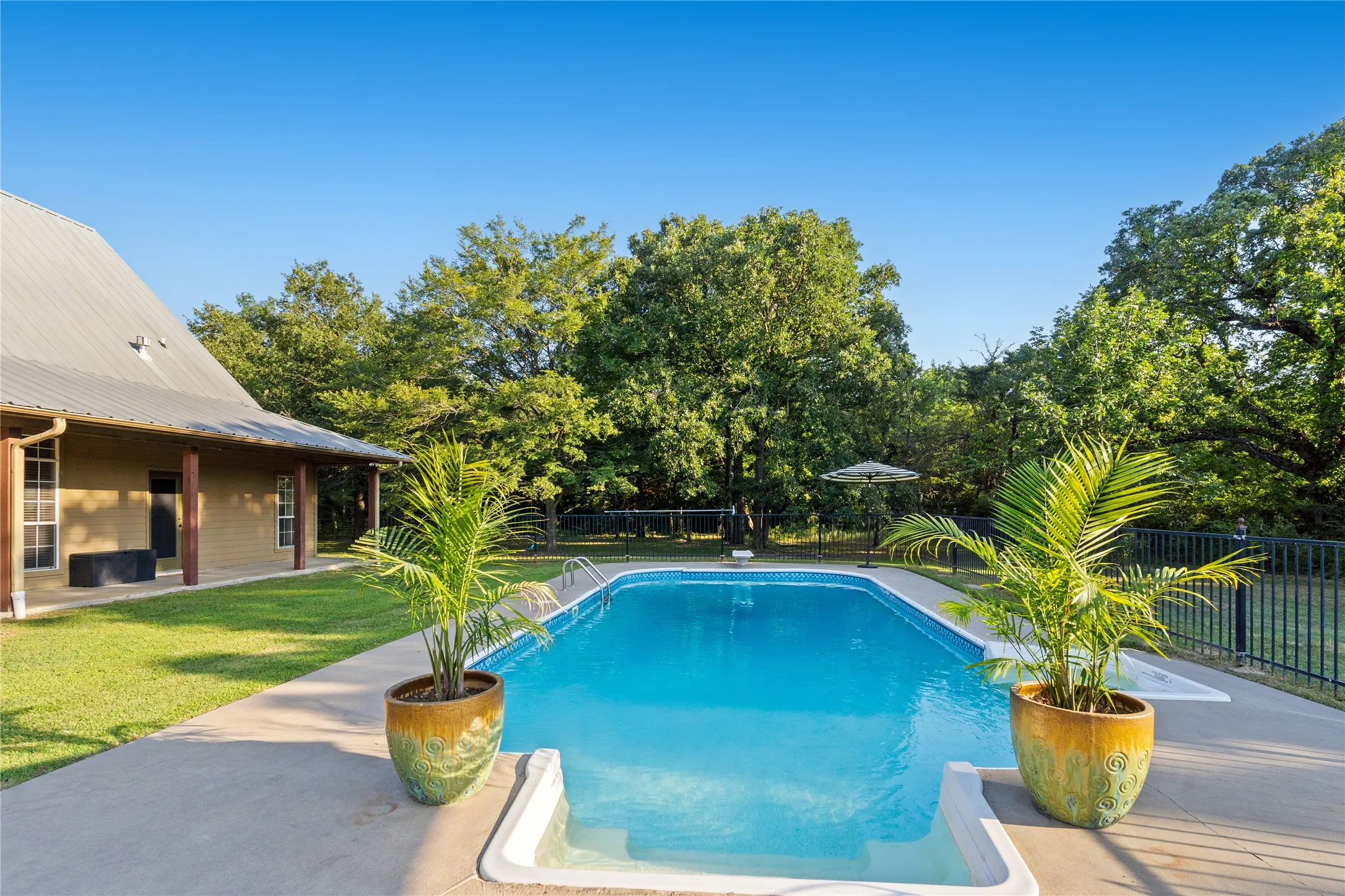 Single Family Residence For Sale in Hopkins County , 340 County Road 3585, Dike, Texas 75437, 3 Bedroom, 4 Bathroom, 2 Garage spaces, 2,612 Sqft, built in 2000, mls#21338629, Real Estate Agent in Dike, Homes For Sale in Hopkins county, Homes For Sale in Dike, Realtor in Dike Texas, Real Estate Brokerage Independent Realty Texas, Luminita Cordes Realtor