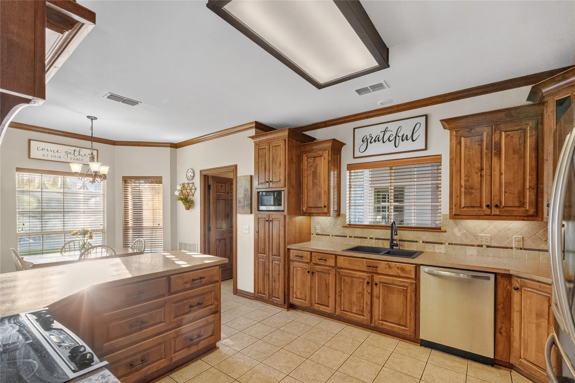 Single Family Residence For Sale in Hopkins County , 340 County Road 3585, Dike, Texas 75437, 3 Bedroom, 4 Bathroom, 2 Garage spaces, 2,612 Sqft, built in 2000, mls#21338629, Real Estate Agent in Dike, Homes For Sale in Hopkins county, Homes For Sale in Dike, Realtor in Dike Texas, Real Estate Brokerage Independent Realty Texas, Luminita Cordes Realtor
