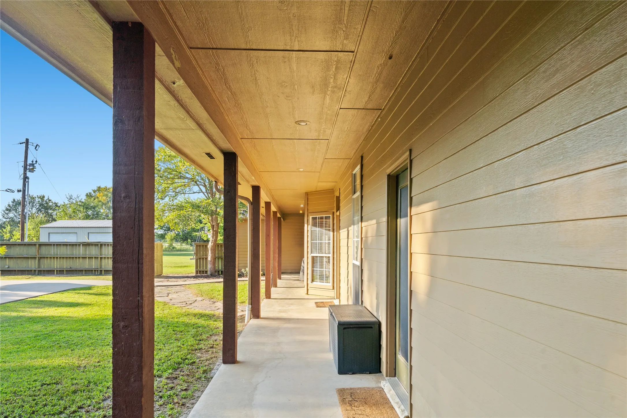 Single Family Residence For Sale in Hopkins County , 340 County Road 3585, Dike, Texas 75437, 3 Bedroom, 4 Bathroom, 2 Garage spaces, 2,612 Sqft, built in 2000, mls#21338629, Real Estate Agent in Dike, Homes For Sale in Hopkins county, Homes For Sale in Dike, Realtor in Dike Texas, Real Estate Brokerage Independent Realty Texas, Luminita Cordes Realtor