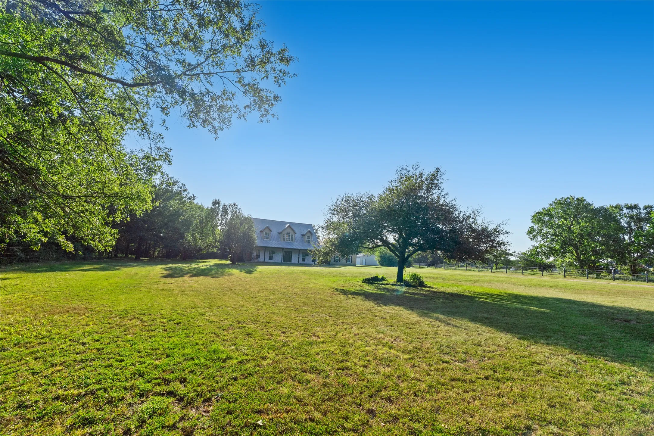 Single Family Residence For Sale in Hopkins County , 340 County Road 3585, Dike, Texas 75437, 3 Bedroom, 4 Bathroom, 2 Garage spaces, 2,612 Sqft, built in 2000, mls#21338629, Real Estate Agent in Dike, Homes For Sale in Hopkins county, Homes For Sale in Dike, Realtor in Dike Texas, Real Estate Brokerage Independent Realty Texas, Luminita Cordes Realtor