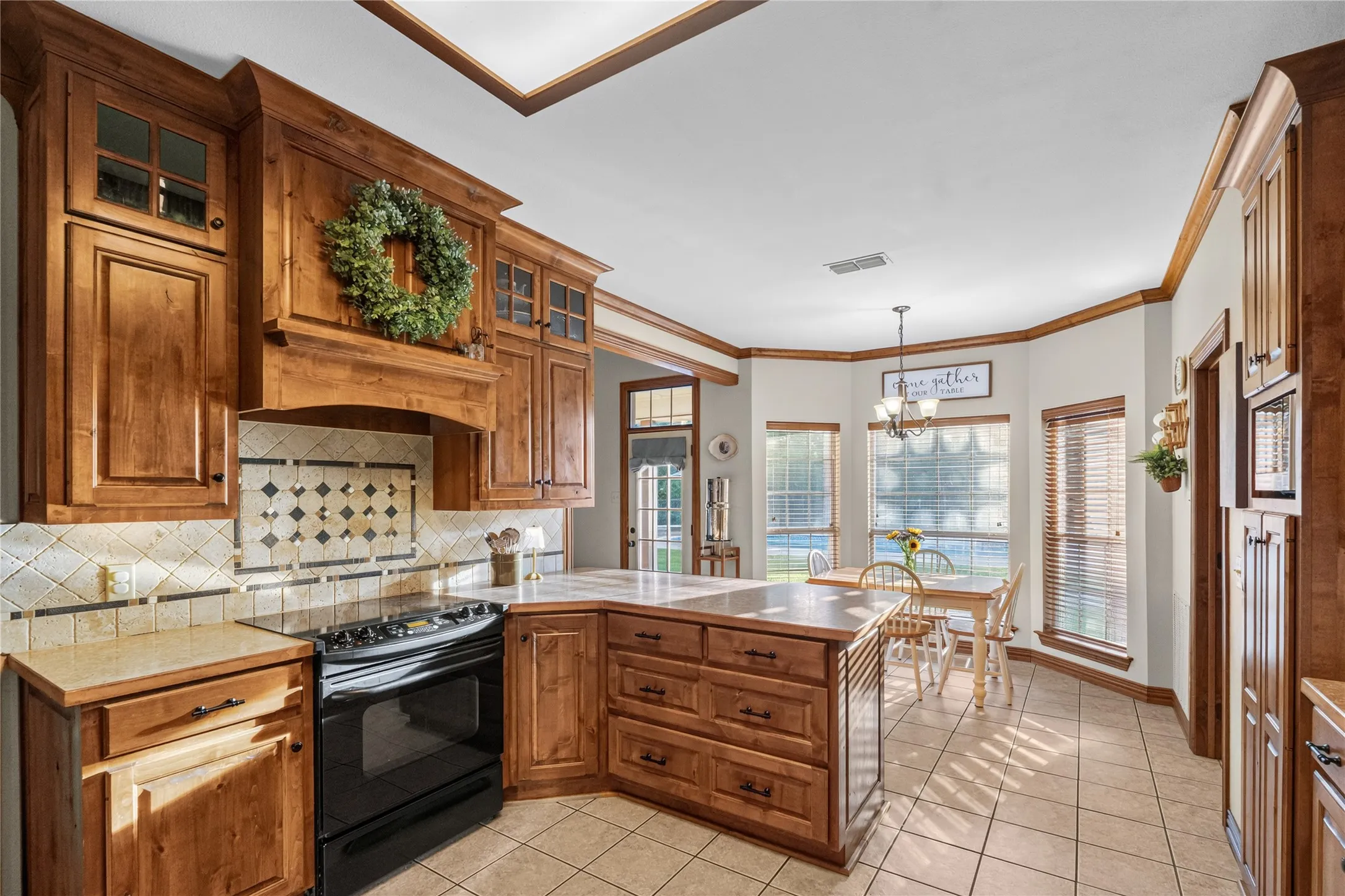 Single Family Residence For Sale in Hopkins County , 340 County Road 3585, Dike, Texas 75437, 3 Bedroom, 4 Bathroom, 2 Garage spaces, 2,612 Sqft, built in 2000, mls#21338629, Real Estate Agent in Dike, Homes For Sale in Hopkins county, Homes For Sale in Dike, Realtor in Dike Texas, Real Estate Brokerage Independent Realty Texas, Luminita Cordes Realtor