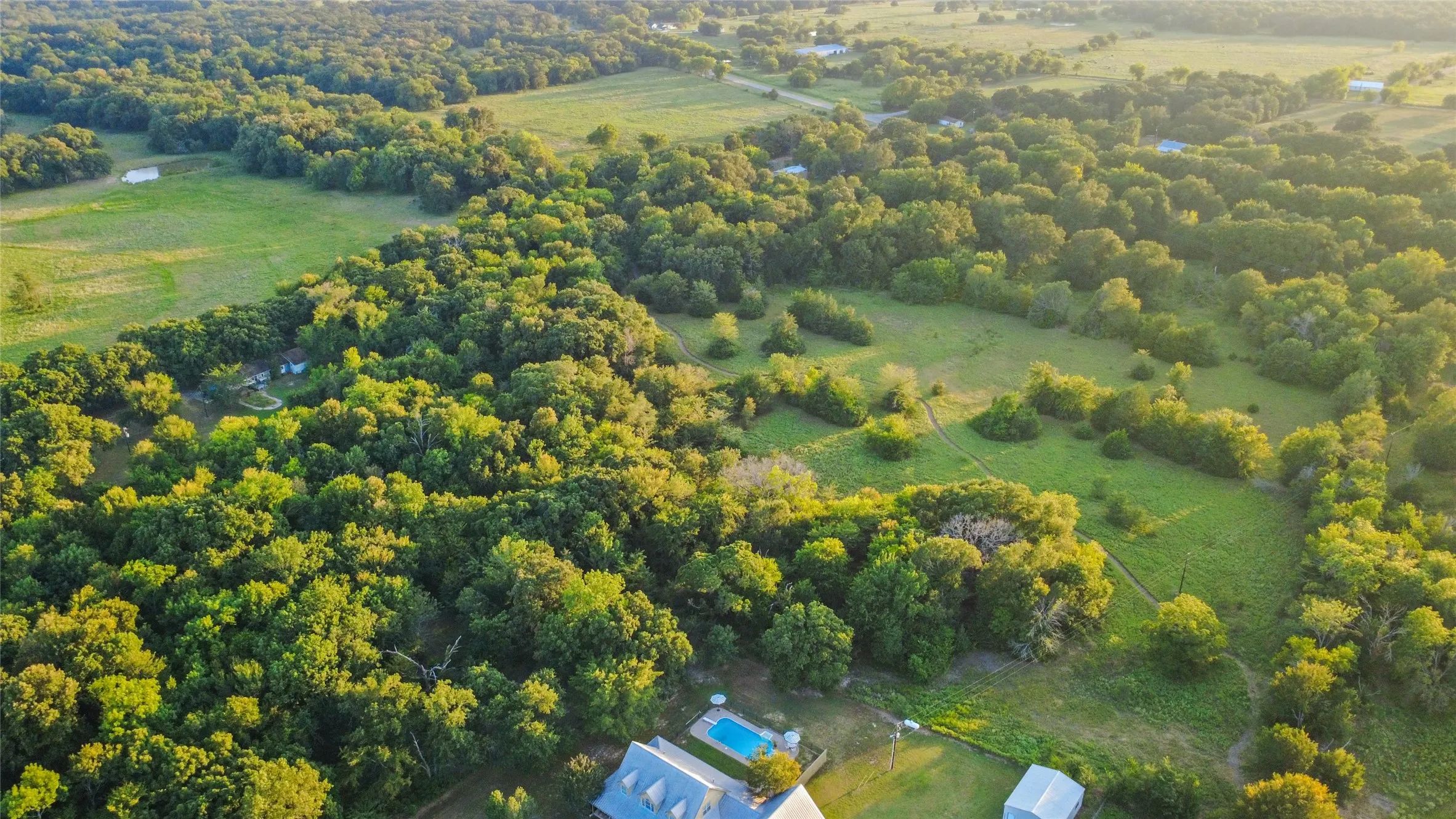 Single Family Residence For Sale in Hopkins County , 340 County Road 3585, Dike, Texas 75437, 3 Bedroom, 4 Bathroom, 2 Garage spaces, 2,612 Sqft, built in 2000, mls#21338629, Real Estate Agent in Dike, Homes For Sale in Hopkins county, Homes For Sale in Dike, Realtor in Dike Texas, Real Estate Brokerage Independent Realty Texas, Luminita Cordes Realtor