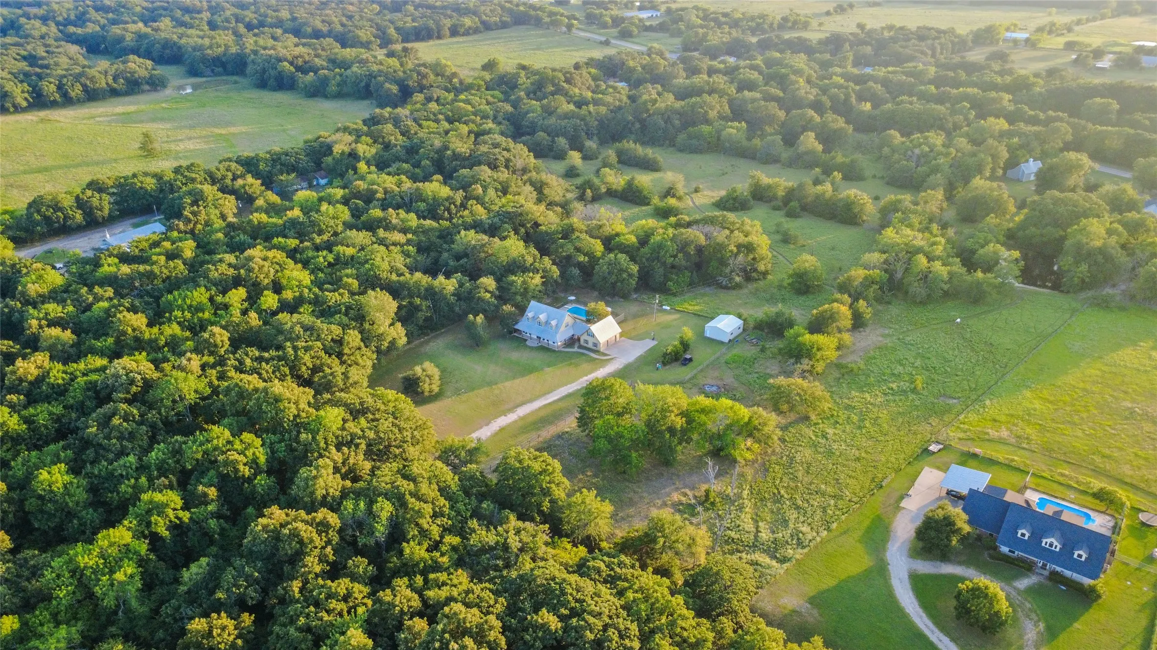 Single Family Residence For Sale in Hopkins County , 340 County Road 3585, Dike, Texas 75437, 3 Bedroom, 4 Bathroom, 2 Garage spaces, 2,612 Sqft, built in 2000, mls#21338629, Real Estate Agent in Dike, Homes For Sale in Hopkins county, Homes For Sale in Dike, Realtor in Dike Texas, Real Estate Brokerage Independent Realty Texas, Luminita Cordes Realtor