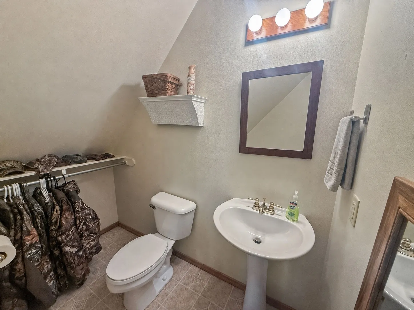 Single Family Residence For Sale in Hopkins County , 340 County Road 3585, Dike, Texas 75437, 3 Bedroom, 4 Bathroom, 2 Garage spaces, 2,612 Sqft, built in 2000, mls#21338629, Real Estate Agent in Dike, Homes For Sale in Hopkins county, Homes For Sale in Dike, Realtor in Dike Texas, Real Estate Brokerage Independent Realty Texas, Luminita Cordes Realtor