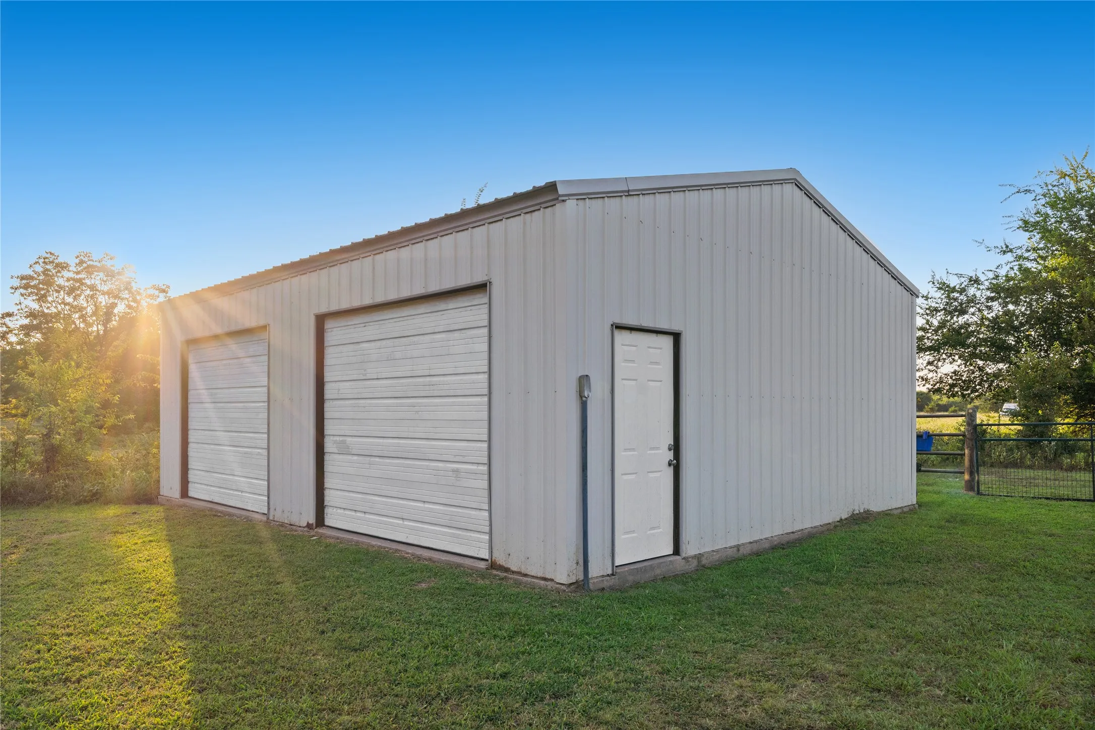 Single Family Residence For Sale in Hopkins County , 340 County Road 3585, Dike, Texas 75437, 3 Bedroom, 4 Bathroom, 2 Garage spaces, 2,612 Sqft, built in 2000, mls#21338629, Real Estate Agent in Dike, Homes For Sale in Hopkins county, Homes For Sale in Dike, Realtor in Dike Texas, Real Estate Brokerage Independent Realty Texas, Luminita Cordes Realtor