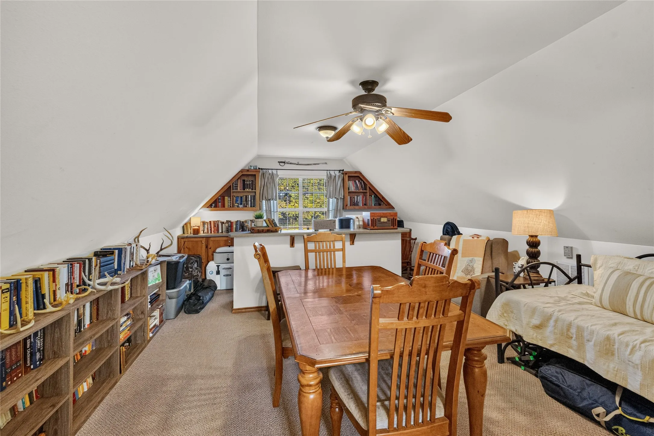 Single Family Residence For Sale in Hopkins County , 340 County Road 3585, Dike, Texas 75437, 3 Bedroom, 4 Bathroom, 2 Garage spaces, 2,612 Sqft, built in 2000, mls#21338629, Real Estate Agent in Dike, Homes For Sale in Hopkins county, Homes For Sale in Dike, Realtor in Dike Texas, Real Estate Brokerage Independent Realty Texas, Luminita Cordes Realtor