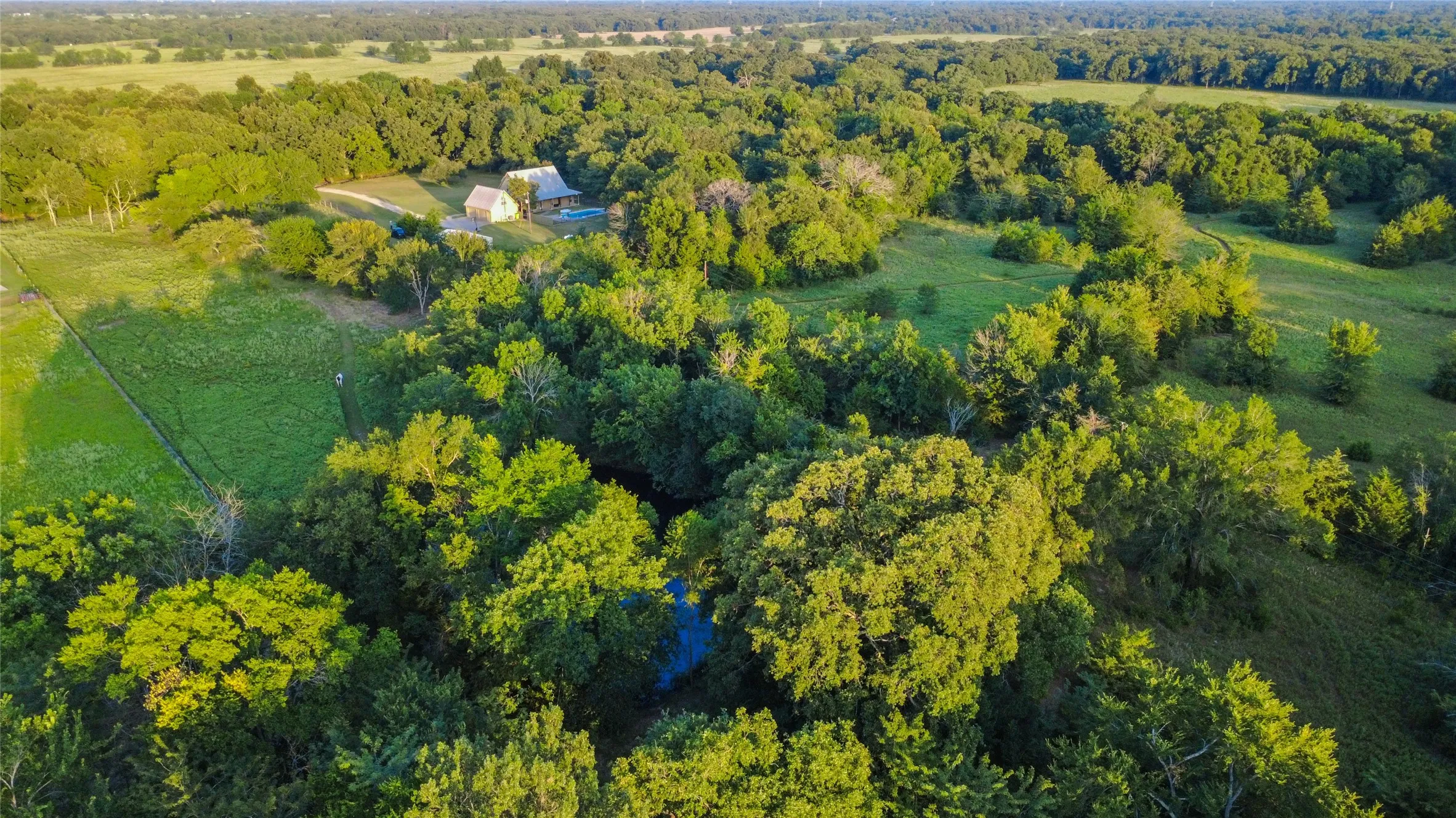 Single Family Residence For Sale in Hopkins County , 340 County Road 3585, Dike, Texas 75437, 3 Bedroom, 4 Bathroom, 2 Garage spaces, 2,612 Sqft, built in 2000, mls#21338629, Real Estate Agent in Dike, Homes For Sale in Hopkins county, Homes For Sale in Dike, Realtor in Dike Texas, Real Estate Brokerage Independent Realty Texas, Luminita Cordes Realtor