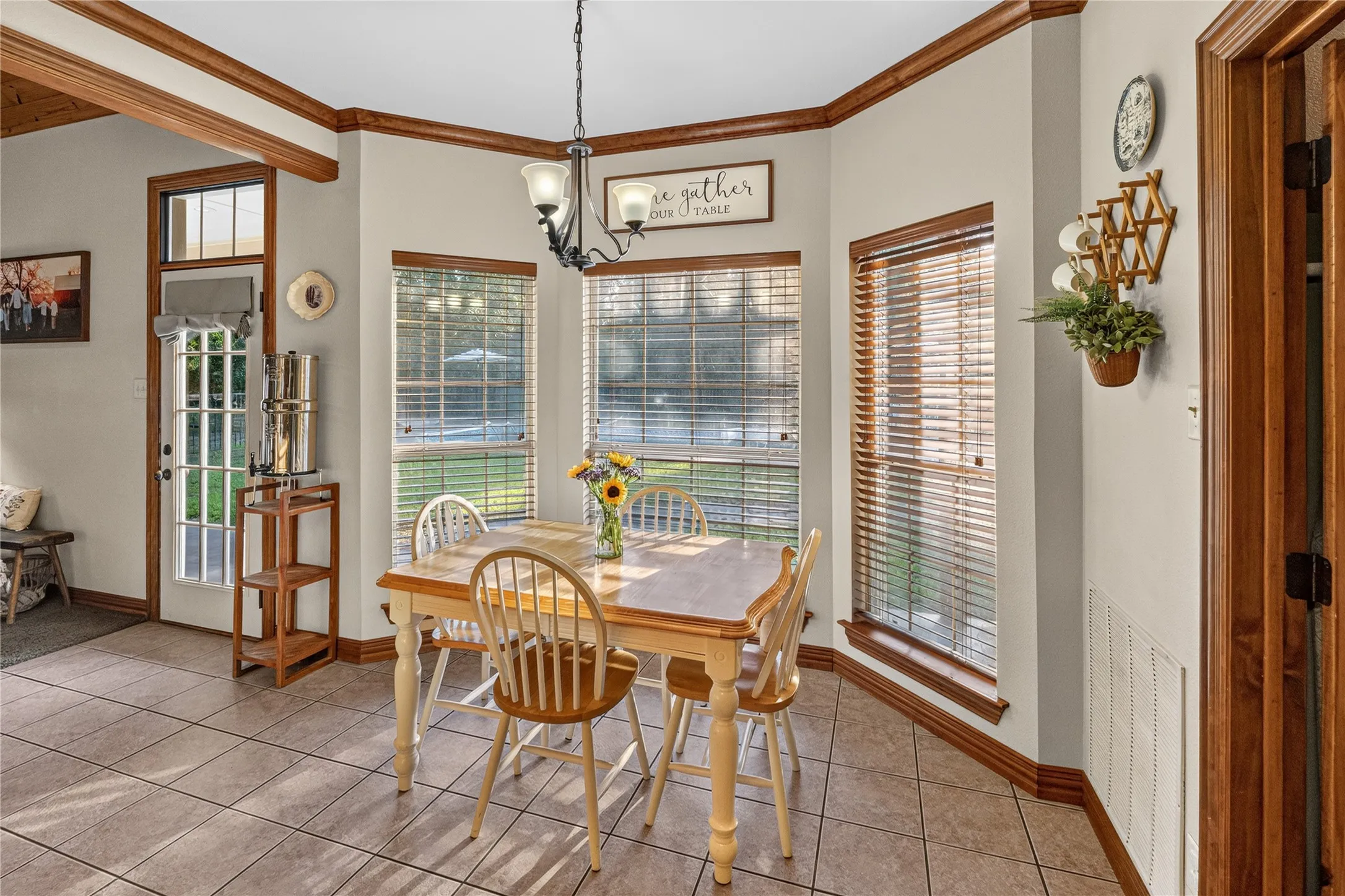 Single Family Residence For Sale in Hopkins County , 340 County Road 3585, Dike, Texas 75437, 3 Bedroom, 4 Bathroom, 2 Garage spaces, 2,612 Sqft, built in 2000, mls#21338629, Real Estate Agent in Dike, Homes For Sale in Hopkins county, Homes For Sale in Dike, Realtor in Dike Texas, Real Estate Brokerage Independent Realty Texas, Luminita Cordes Realtor