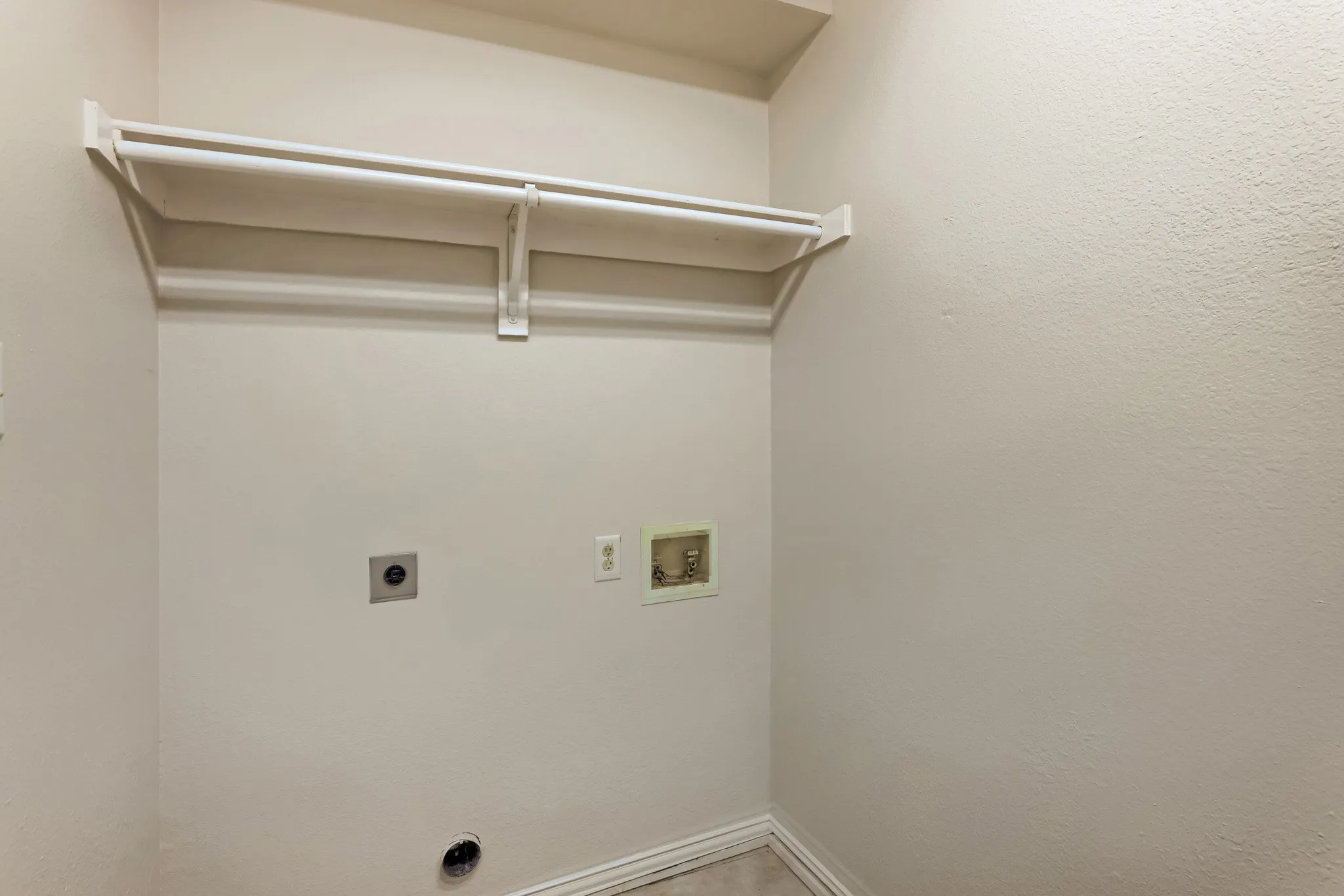 Single Family Residence For Sale in Denton County , 2066 Fair Oaks Circle, Corinth, Texas 76210, 4 Bedroom, 3 Bathroom, 2 Garage spaces, 2,834 Sqft, built in 1999, mls#21281015, Real Estate Agent in Corinth, Homes For Sale in Denton county, Homes For Sale in Corinth, Realtor in Corinth Texas, Real Estate Brokerage Independent Realty Texas, Luminita Cordes Realtor