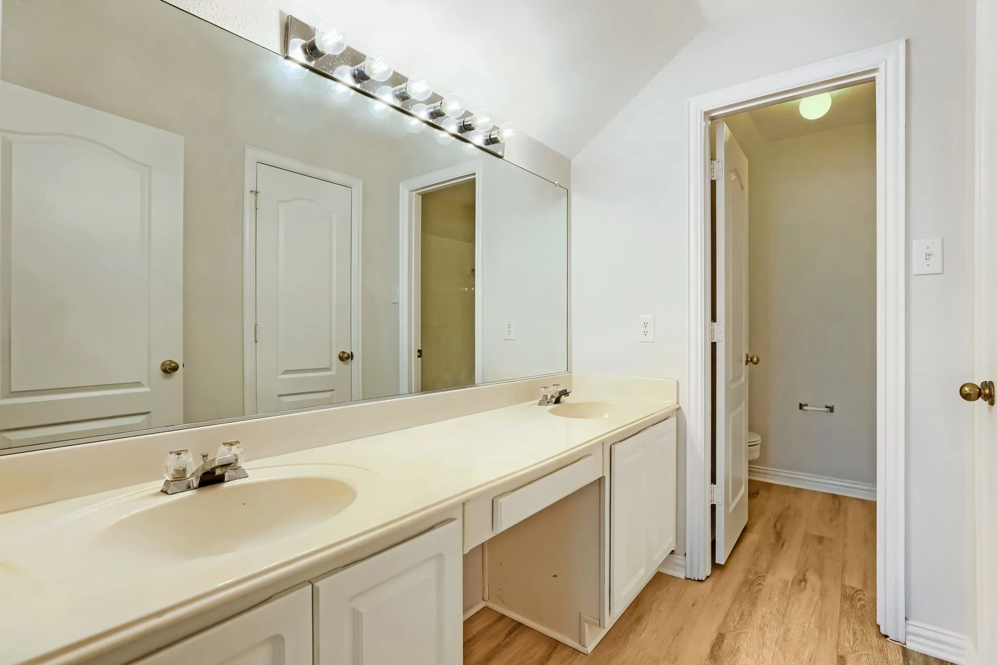 Single Family Residence For Sale in Denton County , 2066 Fair Oaks Circle, Corinth, Texas 76210, 4 Bedroom, 3 Bathroom, 2 Garage spaces, 2,834 Sqft, built in 1999, mls#21281015, Real Estate Agent in Corinth, Homes For Sale in Denton county, Homes For Sale in Corinth, Realtor in Corinth Texas, Real Estate Brokerage Independent Realty Texas, Luminita Cordes Realtor