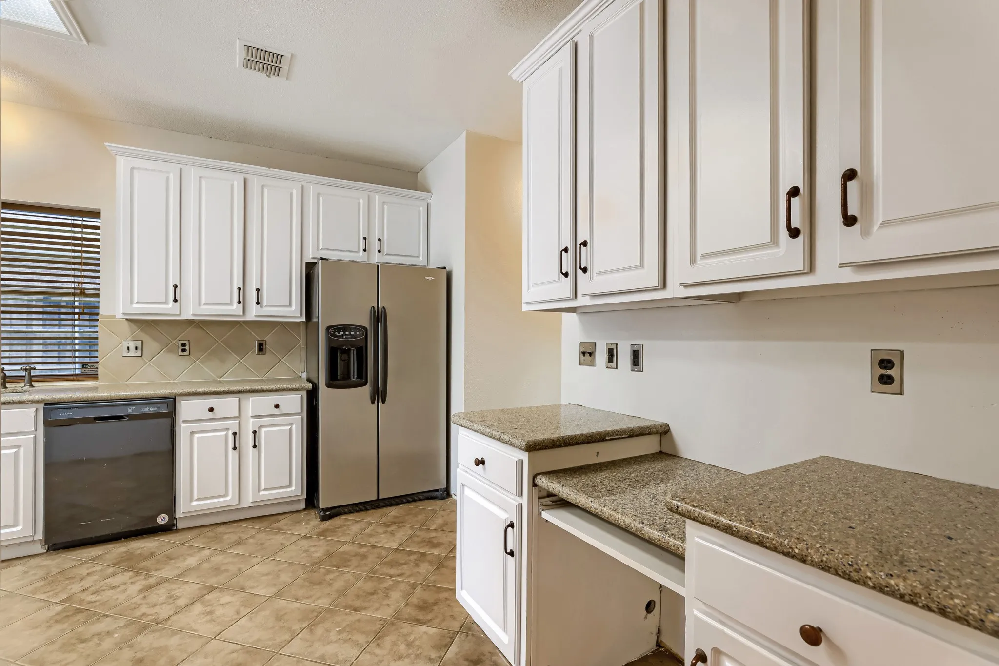 Single Family Residence For Sale in Denton County , 2066 Fair Oaks Circle, Corinth, Texas 76210, 4 Bedroom, 3 Bathroom, 2 Garage spaces, 2,834 Sqft, built in 1999, mls#21281015, Real Estate Agent in Corinth, Homes For Sale in Denton county, Homes For Sale in Corinth, Realtor in Corinth Texas, Real Estate Brokerage Independent Realty Texas, Luminita Cordes Realtor