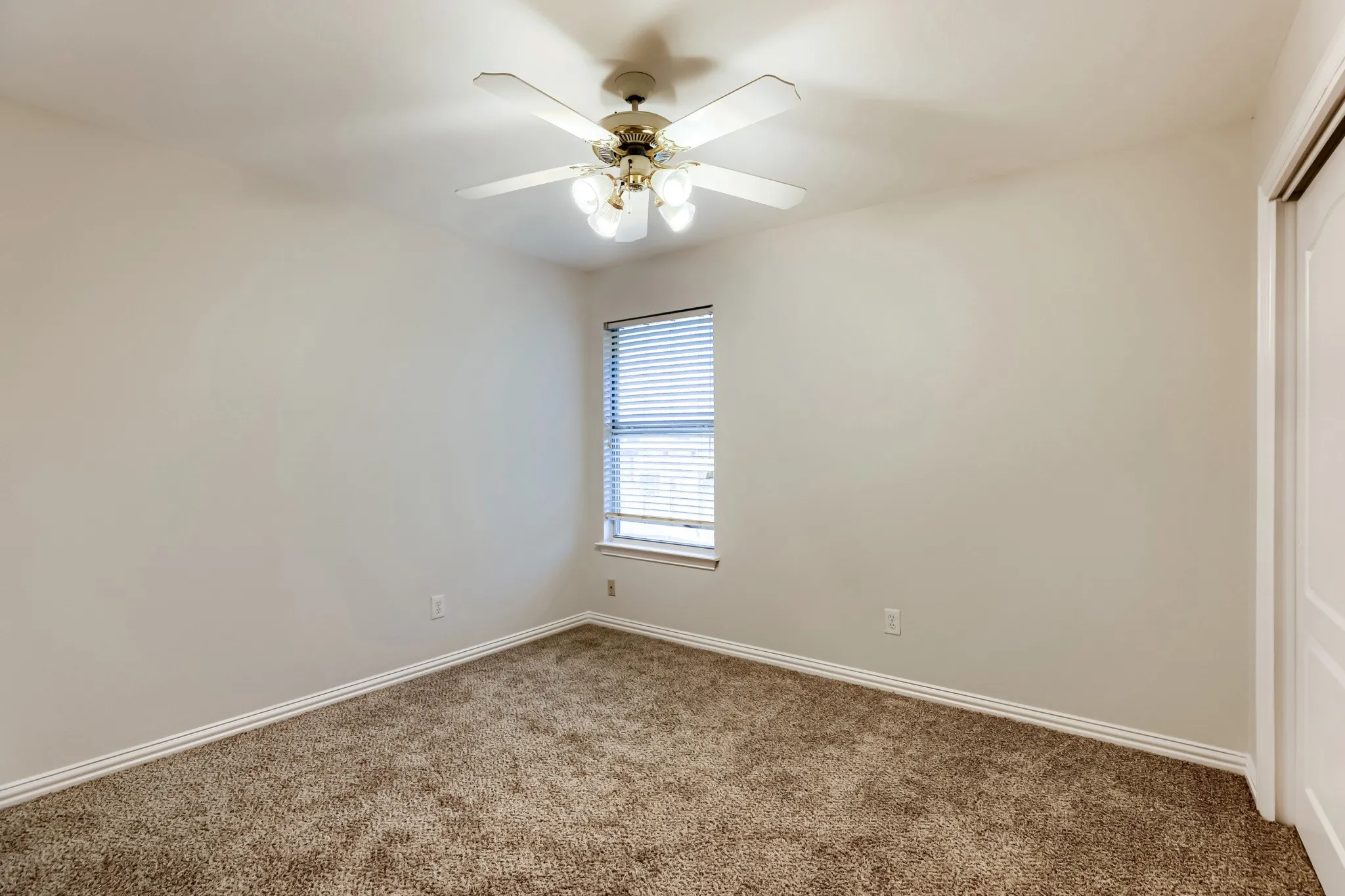 Single Family Residence For Sale in Denton County , 2066 Fair Oaks Circle, Corinth, Texas 76210, 4 Bedroom, 3 Bathroom, 2 Garage spaces, 2,834 Sqft, built in 1999, mls#21281015, Real Estate Agent in Corinth, Homes For Sale in Denton county, Homes For Sale in Corinth, Realtor in Corinth Texas, Real Estate Brokerage Independent Realty Texas, Luminita Cordes Realtor