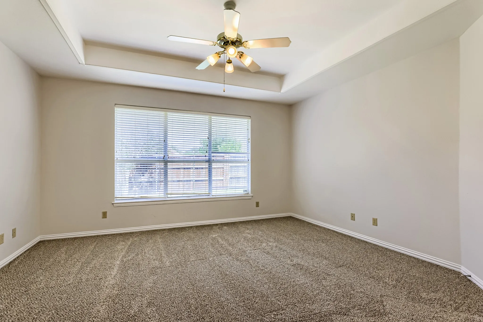 Single Family Residence For Sale in Denton County , 2066 Fair Oaks Circle, Corinth, Texas 76210, 4 Bedroom, 3 Bathroom, 2 Garage spaces, 2,834 Sqft, built in 1999, mls#21281015, Real Estate Agent in Corinth, Homes For Sale in Denton county, Homes For Sale in Corinth, Realtor in Corinth Texas, Real Estate Brokerage Independent Realty Texas, Luminita Cordes Realtor