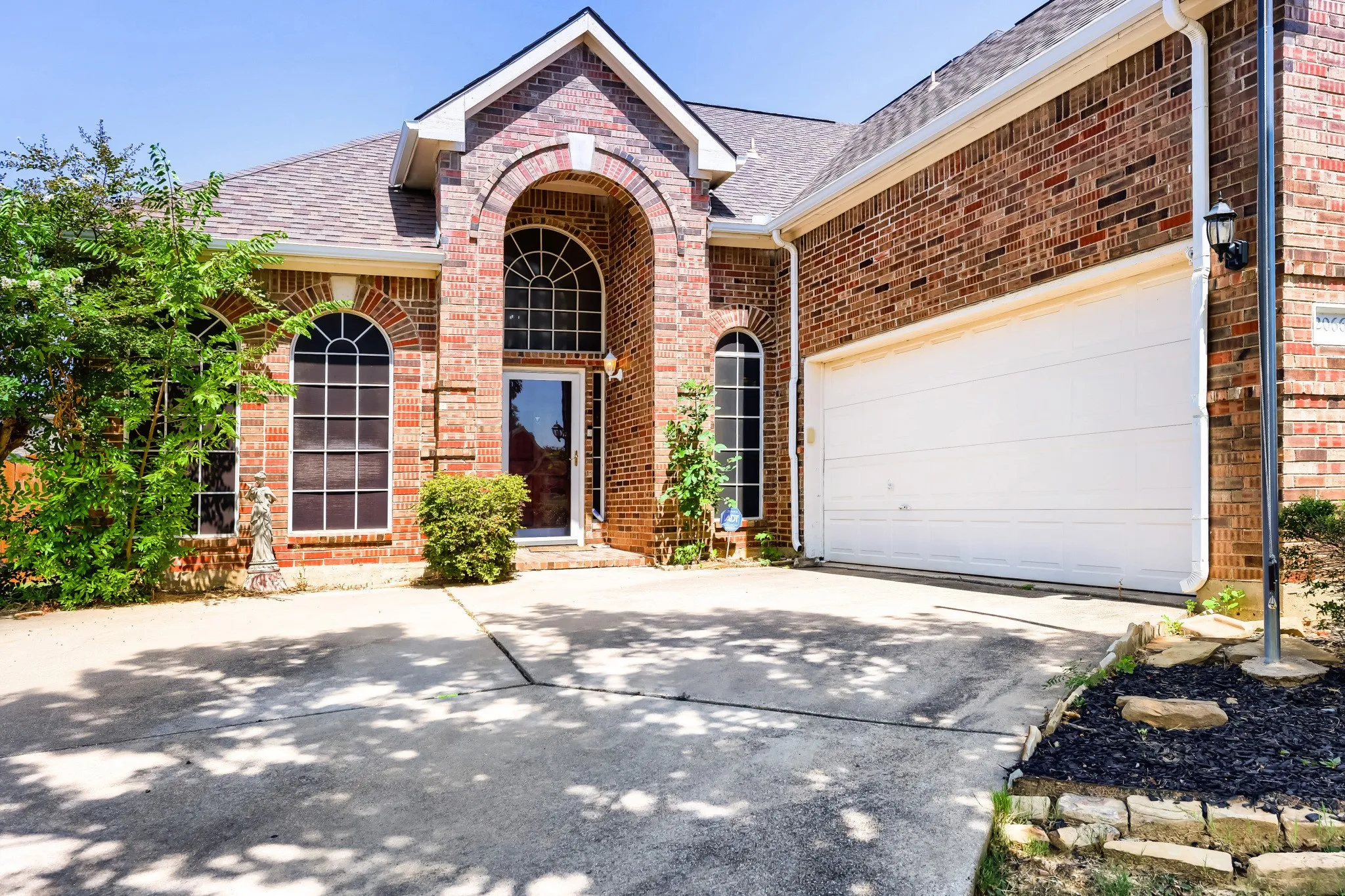 Single Family Residence For Sale in Denton County , 2066 Fair Oaks Circle, Corinth, Texas 76210, 4 Bedroom, 3 Bathroom, 2 Garage spaces, 2,834 Sqft, built in 1999, mls#21281015, Real Estate Agent in Corinth, Homes For Sale in Denton county, Homes For Sale in Corinth, Realtor in Corinth Texas, Real Estate Brokerage Independent Realty Texas, Luminita Cordes Realtor