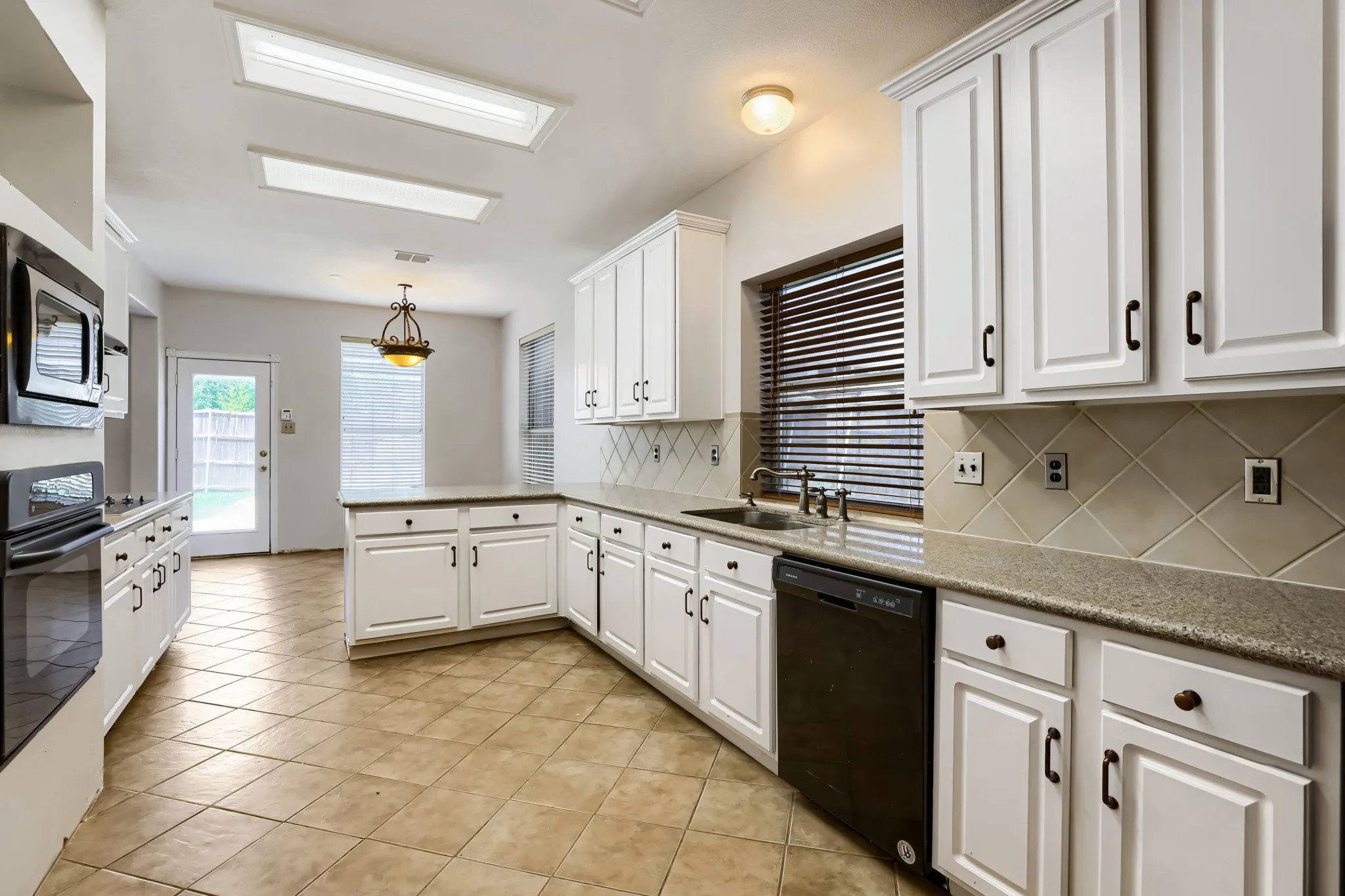 Single Family Residence For Sale in Denton County , 2066 Fair Oaks Circle, Corinth, Texas 76210, 4 Bedroom, 3 Bathroom, 2 Garage spaces, 2,834 Sqft, built in 1999, mls#21281015, Real Estate Agent in Corinth, Homes For Sale in Denton county, Homes For Sale in Corinth, Realtor in Corinth Texas, Real Estate Brokerage Independent Realty Texas, Luminita Cordes Realtor