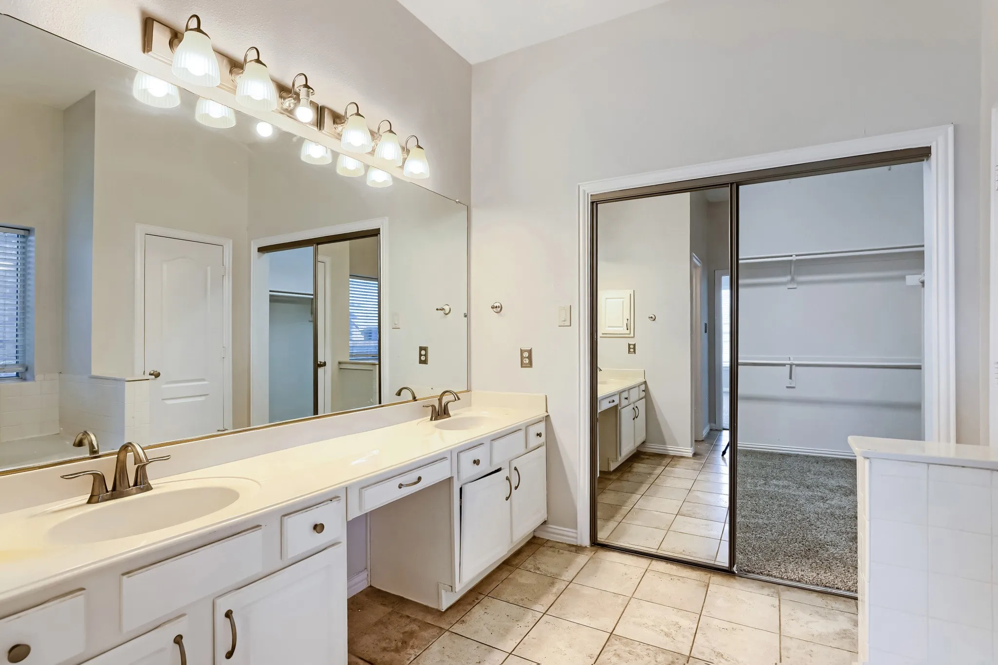 Single Family Residence For Sale in Denton County , 2066 Fair Oaks Circle, Corinth, Texas 76210, 4 Bedroom, 3 Bathroom, 2 Garage spaces, 2,834 Sqft, built in 1999, mls#21281015, Real Estate Agent in Corinth, Homes For Sale in Denton county, Homes For Sale in Corinth, Realtor in Corinth Texas, Real Estate Brokerage Independent Realty Texas, Luminita Cordes Realtor