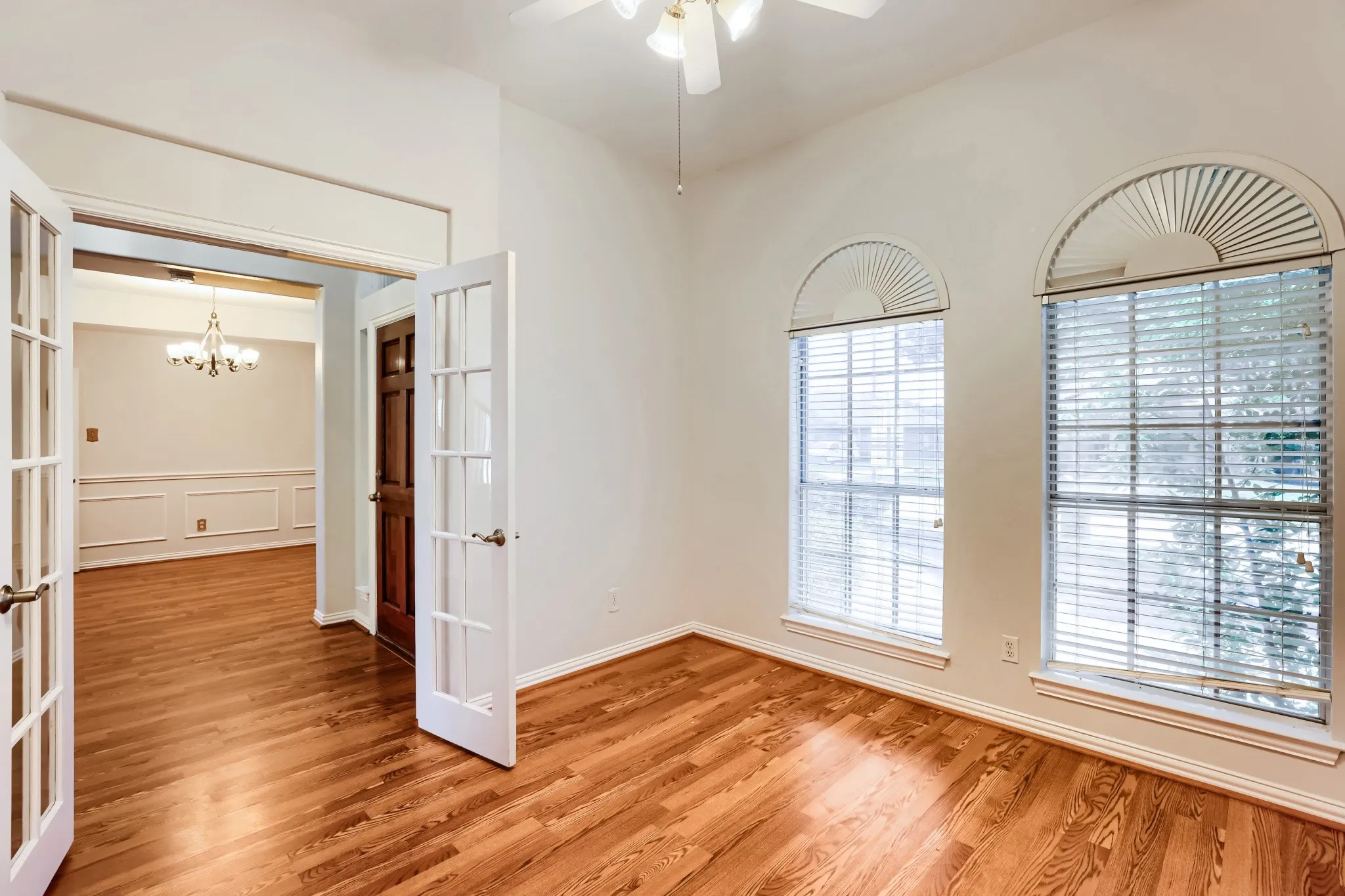 Single Family Residence For Sale in Denton County , 2066 Fair Oaks Circle, Corinth, Texas 76210, 4 Bedroom, 3 Bathroom, 2 Garage spaces, 2,834 Sqft, built in 1999, mls#21281015, Real Estate Agent in Corinth, Homes For Sale in Denton county, Homes For Sale in Corinth, Realtor in Corinth Texas, Real Estate Brokerage Independent Realty Texas, Luminita Cordes Realtor