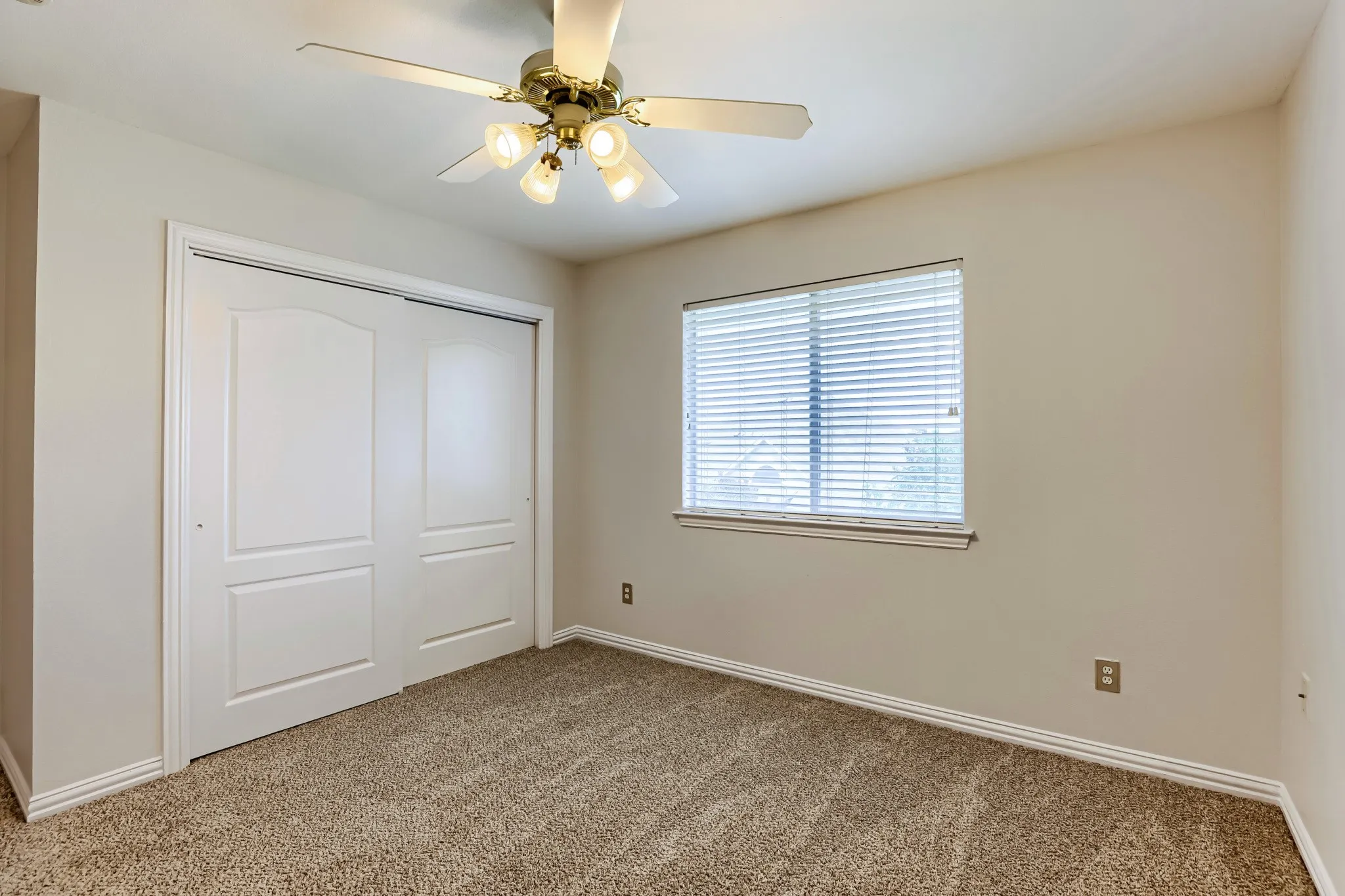 Single Family Residence For Sale in Denton County , 2066 Fair Oaks Circle, Corinth, Texas 76210, 4 Bedroom, 3 Bathroom, 2 Garage spaces, 2,834 Sqft, built in 1999, mls#21281015, Real Estate Agent in Corinth, Homes For Sale in Denton county, Homes For Sale in Corinth, Realtor in Corinth Texas, Real Estate Brokerage Independent Realty Texas, Luminita Cordes Realtor