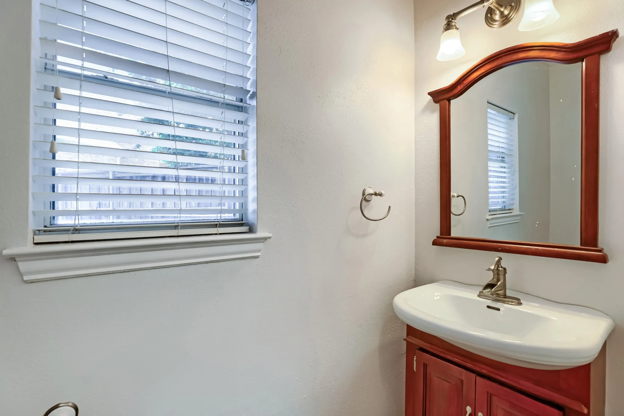 Single Family Residence For Sale in Denton County , 2066 Fair Oaks Circle, Corinth, Texas 76210, 4 Bedroom, 3 Bathroom, 2 Garage spaces, 2,834 Sqft, built in 1999, mls#21281015, Real Estate Agent in Corinth, Homes For Sale in Denton county, Homes For Sale in Corinth, Realtor in Corinth Texas, Real Estate Brokerage Independent Realty Texas, Luminita Cordes Realtor