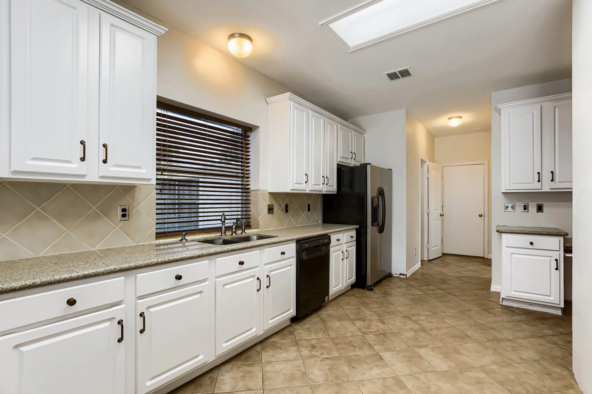 Single Family Residence For Sale in Denton County , 2066 Fair Oaks Circle, Corinth, Texas 76210, 4 Bedroom, 3 Bathroom, 2 Garage spaces, 2,834 Sqft, built in 1999, mls#21281015, Real Estate Agent in Corinth, Homes For Sale in Denton county, Homes For Sale in Corinth, Realtor in Corinth Texas, Real Estate Brokerage Independent Realty Texas, Luminita Cordes Realtor