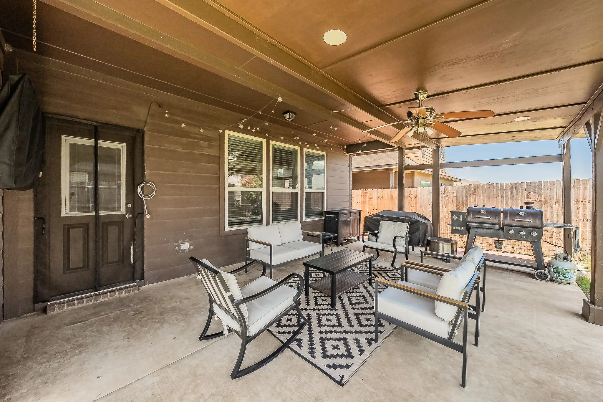 Covered patio featuring a ceiling fan, recessed lighting, and string lights