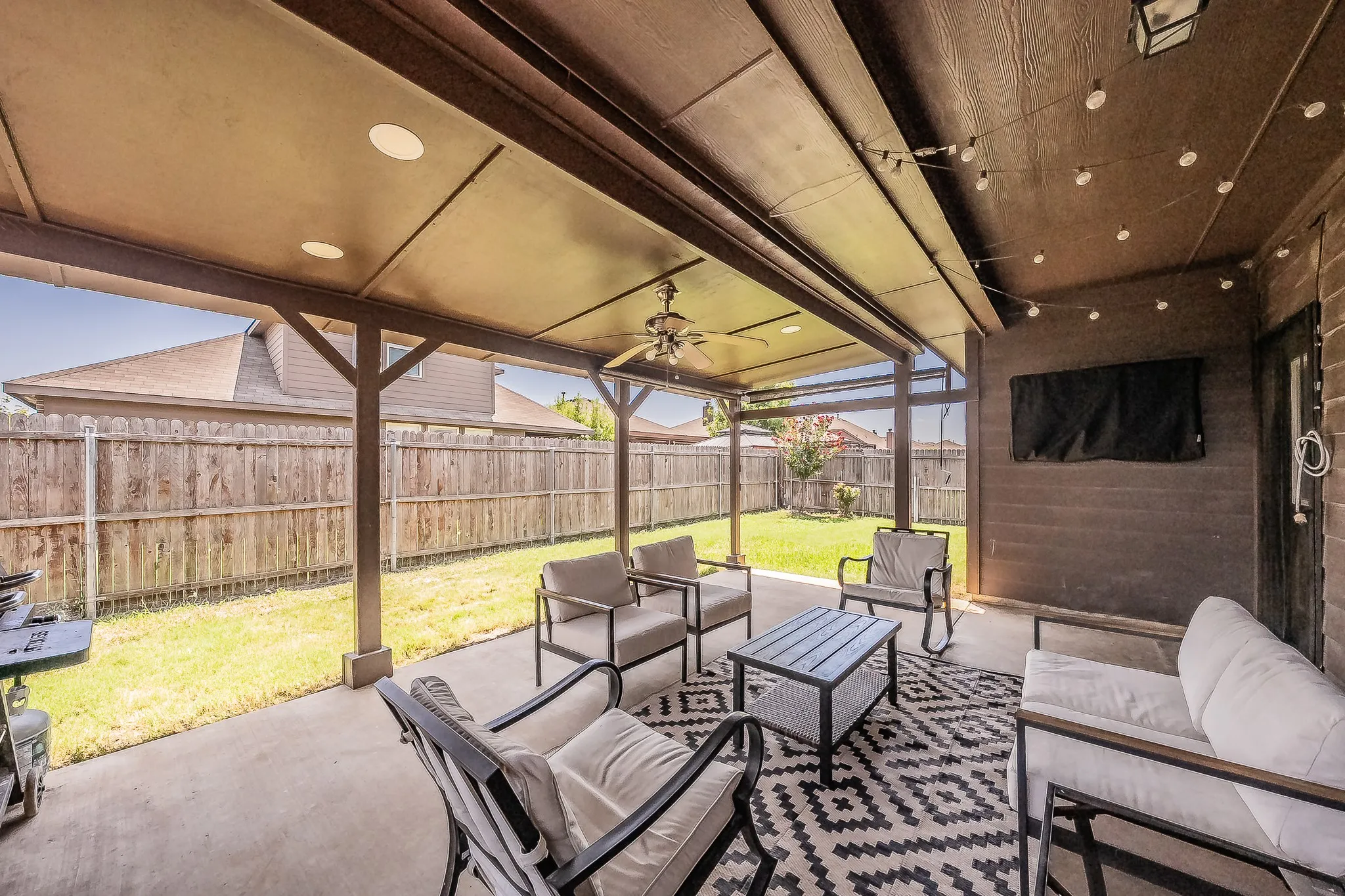 Covered patio perfect for relaxing or entertaining, featuring a concrete slab, recessed lighting, and a ceiling fan