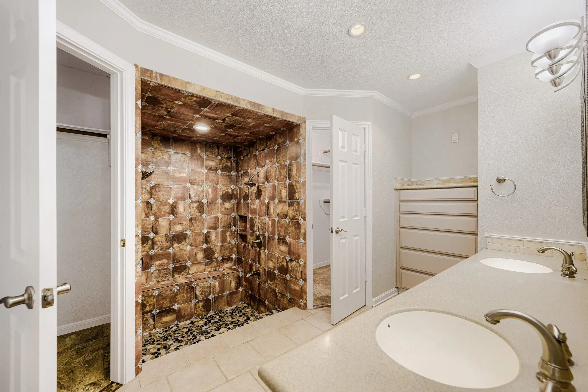 Single Family Residence For Sale in Tarrant County , 10104 Stoneleigh Drive, Benbrook, Texas 76126, 3 Bedroom, 2 Bathroom, 2 Garage spaces, 1,738 Sqft, built in 1985, mls#21284648, Real Estate Agent in Benbrook, Homes For Sale in Tarrant county, Homes For Sale in Benbrook, Realtor in Benbrook Texas, Real Estate Brokerage Independent Realty Texas, Luminita Cordes Realtor