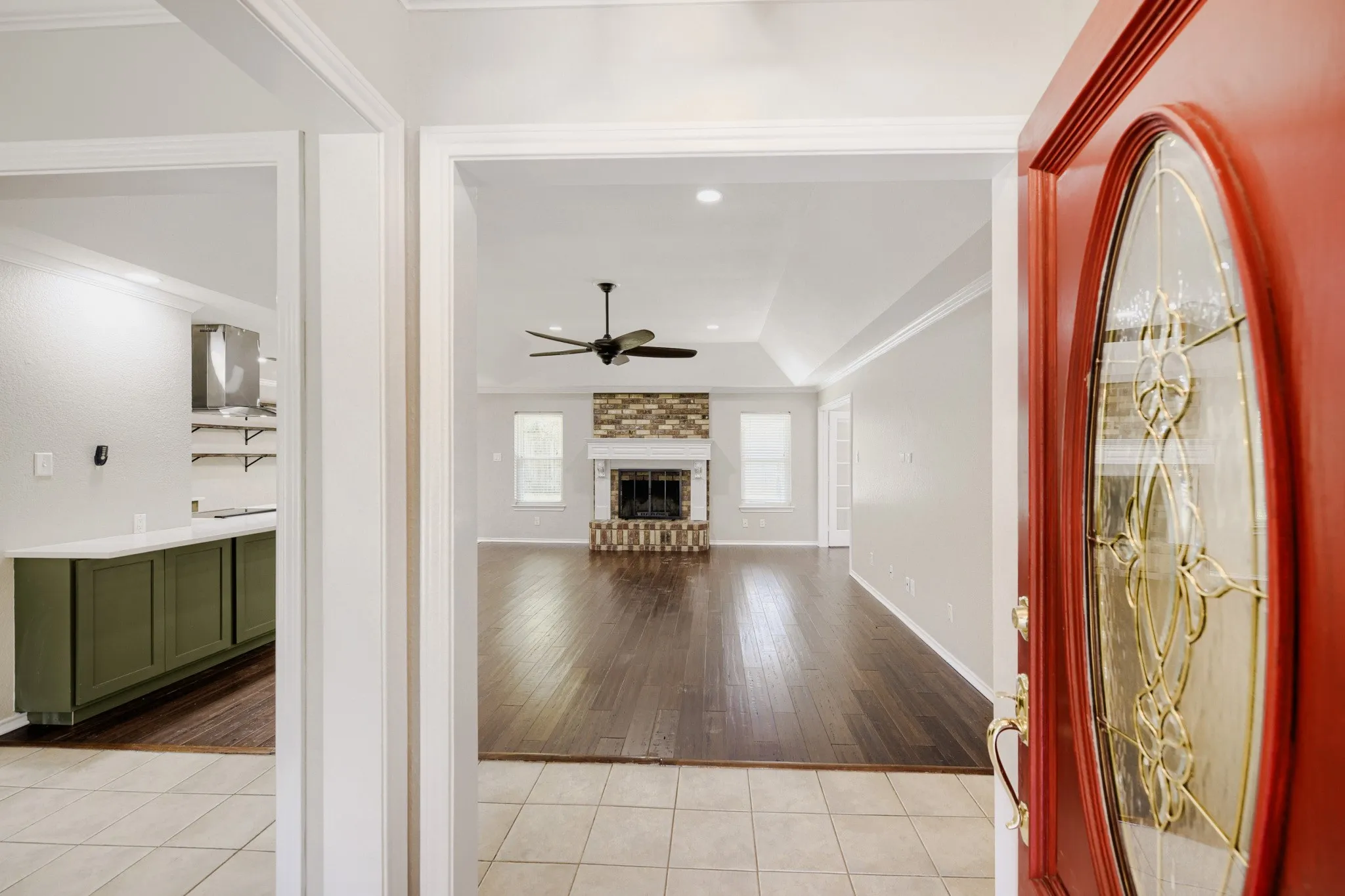 Single Family Residence For Sale in Tarrant County , 10104 Stoneleigh Drive, Benbrook, Texas 76126, 3 Bedroom, 2 Bathroom, 2 Garage spaces, 1,738 Sqft, built in 1985, mls#21284648, Real Estate Agent in Benbrook, Homes For Sale in Tarrant county, Homes For Sale in Benbrook, Realtor in Benbrook Texas, Real Estate Brokerage Independent Realty Texas, Luminita Cordes Realtor