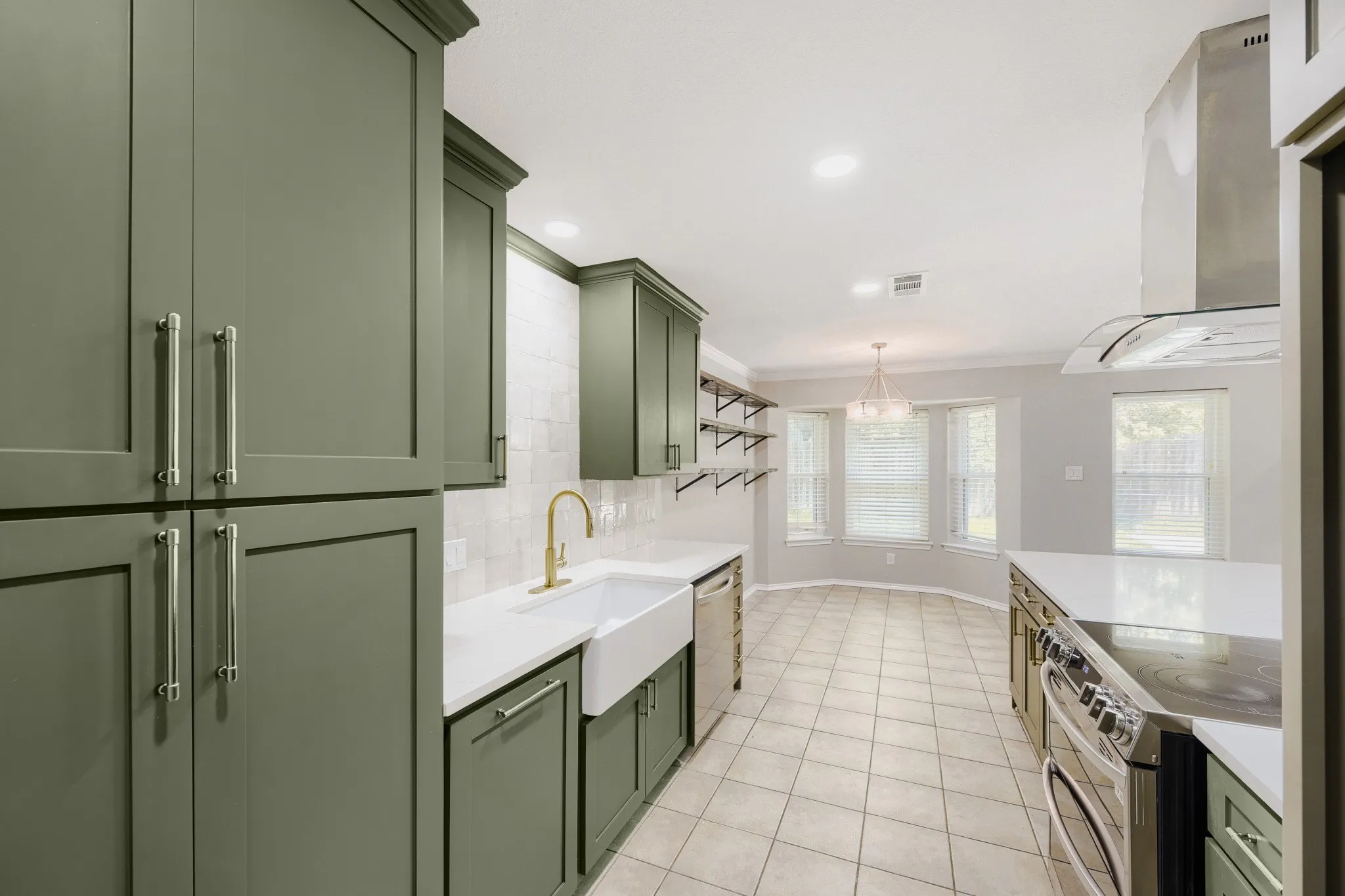 Single Family Residence For Sale in Tarrant County , 10104 Stoneleigh Drive, Benbrook, Texas 76126, 3 Bedroom, 2 Bathroom, 2 Garage spaces, 1,738 Sqft, built in 1985, mls#21284648, Real Estate Agent in Benbrook, Homes For Sale in Tarrant county, Homes For Sale in Benbrook, Realtor in Benbrook Texas, Real Estate Brokerage Independent Realty Texas, Luminita Cordes Realtor