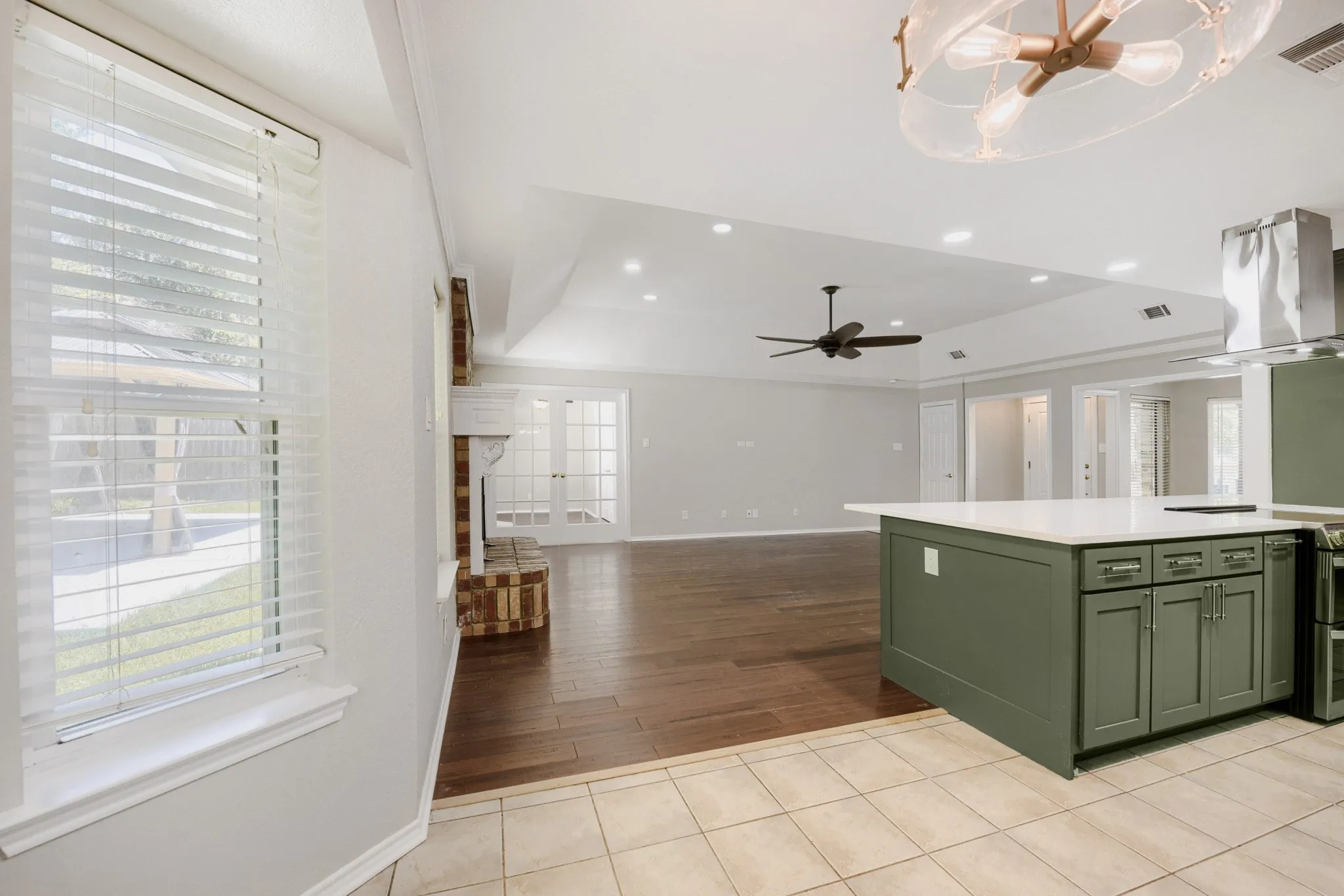 Single Family Residence For Sale in Tarrant County , 10104 Stoneleigh Drive, Benbrook, Texas 76126, 3 Bedroom, 2 Bathroom, 2 Garage spaces, 1,738 Sqft, built in 1985, mls#21284648, Real Estate Agent in Benbrook, Homes For Sale in Tarrant county, Homes For Sale in Benbrook, Realtor in Benbrook Texas, Real Estate Brokerage Independent Realty Texas, Luminita Cordes Realtor