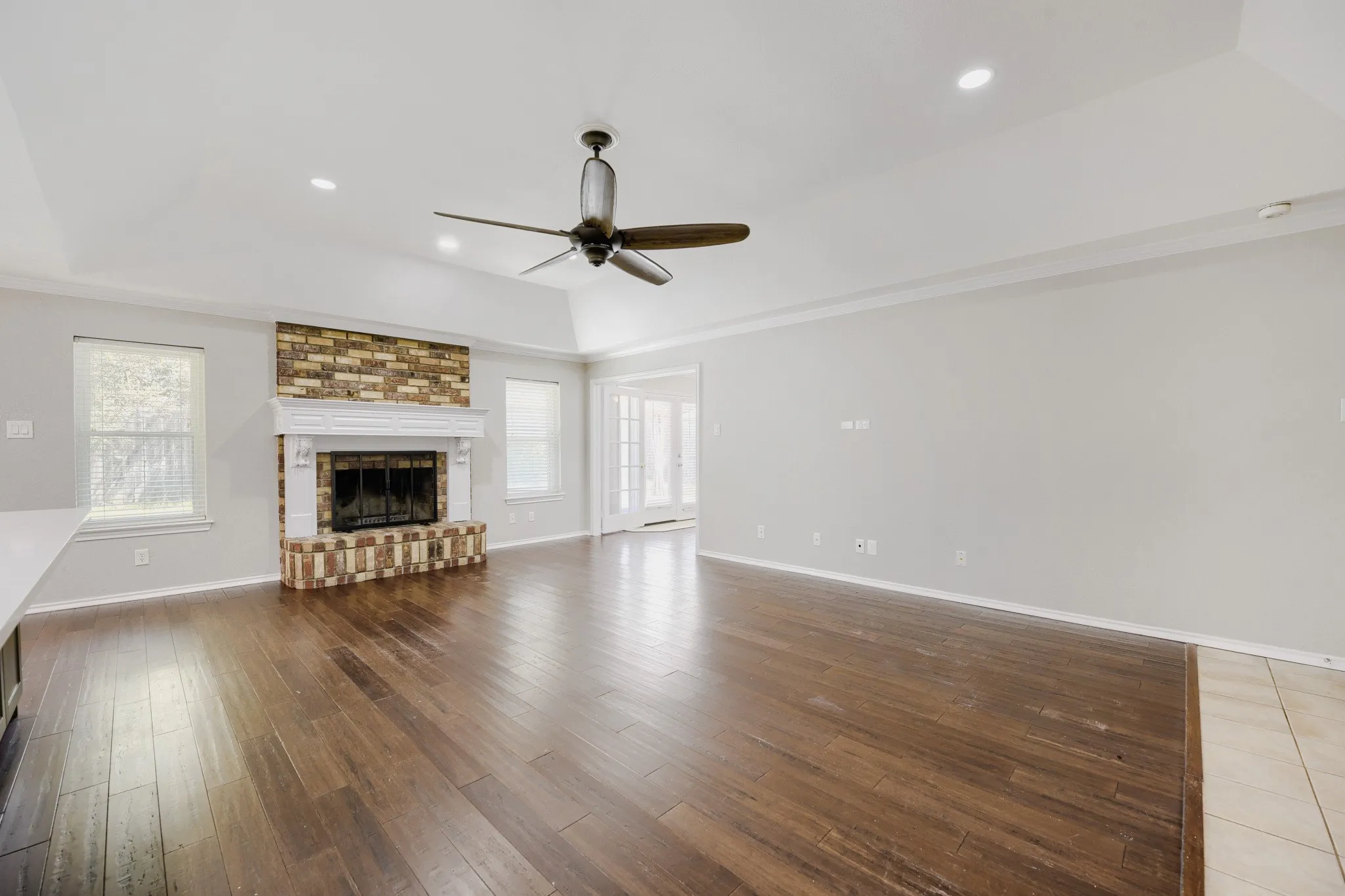 Single Family Residence For Sale in Tarrant County , 10104 Stoneleigh Drive, Benbrook, Texas 76126, 3 Bedroom, 2 Bathroom, 2 Garage spaces, 1,738 Sqft, built in 1985, mls#21284648, Real Estate Agent in Benbrook, Homes For Sale in Tarrant county, Homes For Sale in Benbrook, Realtor in Benbrook Texas, Real Estate Brokerage Independent Realty Texas, Luminita Cordes Realtor