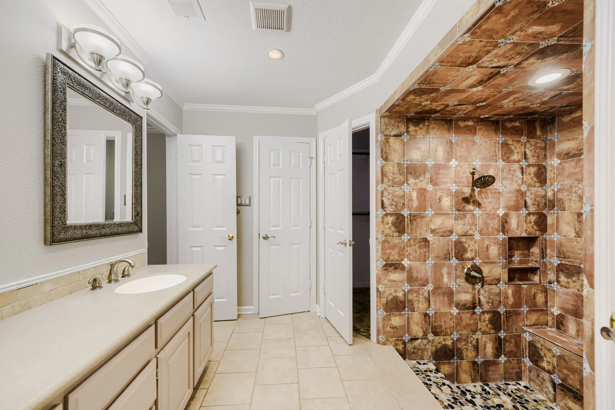 Single Family Residence For Sale in Tarrant County , 10104 Stoneleigh Drive, Benbrook, Texas 76126, 3 Bedroom, 2 Bathroom, 2 Garage spaces, 1,738 Sqft, built in 1985, mls#21284648, Real Estate Agent in Benbrook, Homes For Sale in Tarrant county, Homes For Sale in Benbrook, Realtor in Benbrook Texas, Real Estate Brokerage Independent Realty Texas, Luminita Cordes Realtor