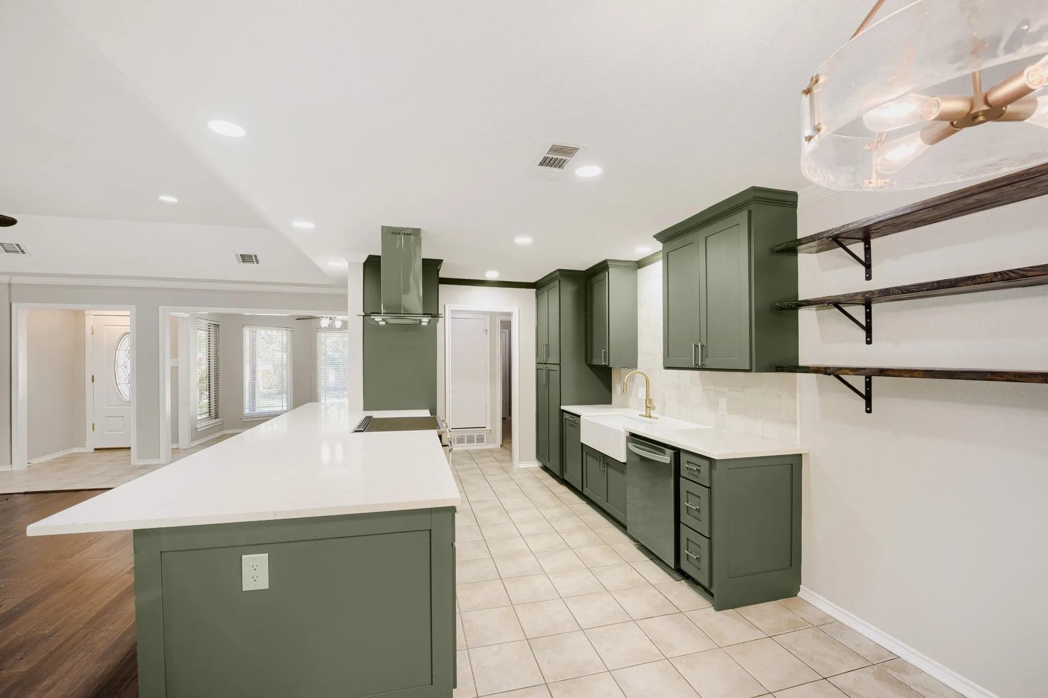 Single Family Residence For Sale in Tarrant County , 10104 Stoneleigh Drive, Benbrook, Texas 76126, 3 Bedroom, 2 Bathroom, 2 Garage spaces, 1,738 Sqft, built in 1985, mls#21284648, Real Estate Agent in Benbrook, Homes For Sale in Tarrant county, Homes For Sale in Benbrook, Realtor in Benbrook Texas, Real Estate Brokerage Independent Realty Texas, Luminita Cordes Realtor