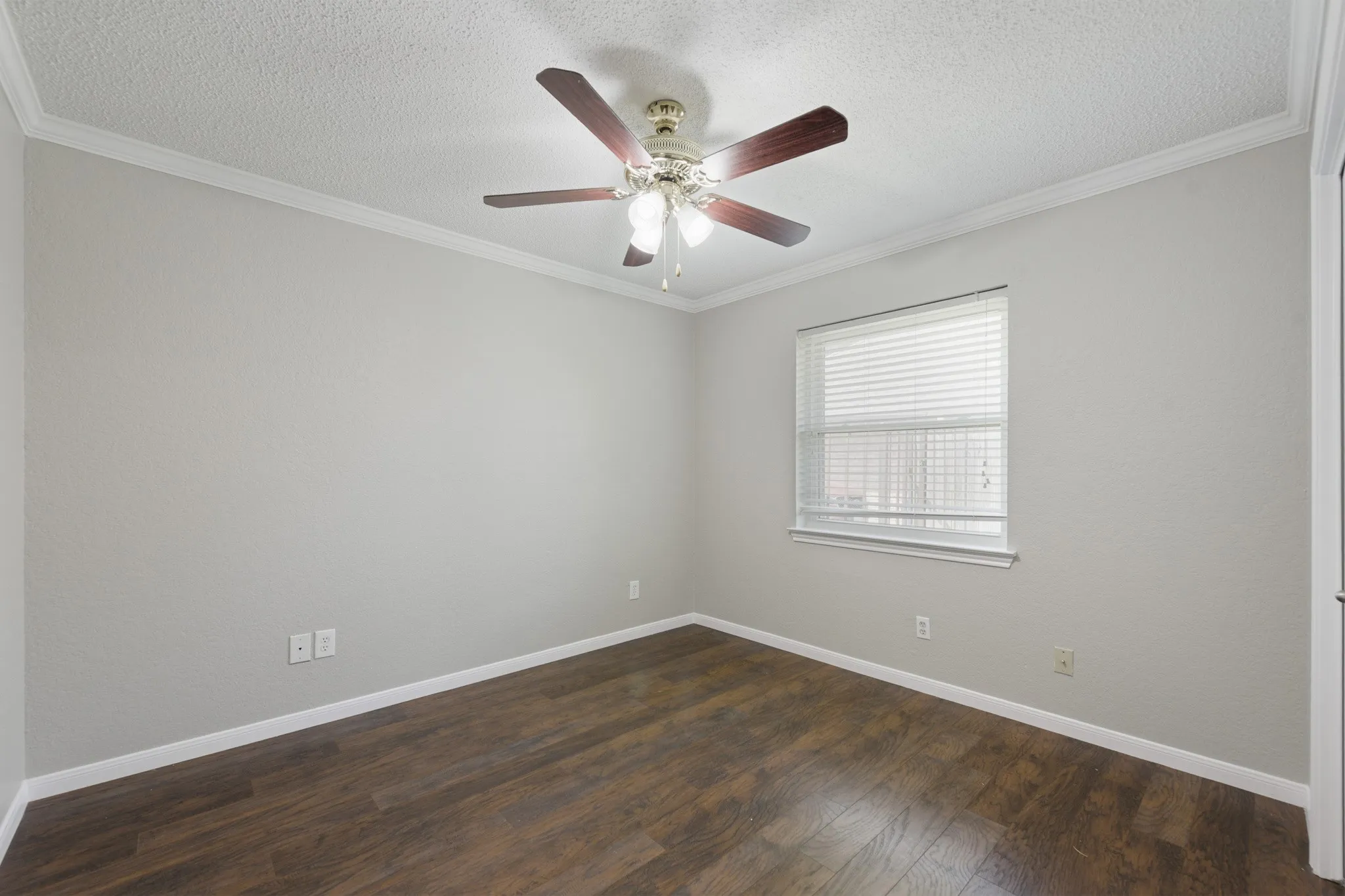 Single Family Residence For Sale in Tarrant County , 10104 Stoneleigh Drive, Benbrook, Texas 76126, 3 Bedroom, 2 Bathroom, 2 Garage spaces, 1,738 Sqft, built in 1985, mls#21284648, Real Estate Agent in Benbrook, Homes For Sale in Tarrant county, Homes For Sale in Benbrook, Realtor in Benbrook Texas, Real Estate Brokerage Independent Realty Texas, Luminita Cordes Realtor