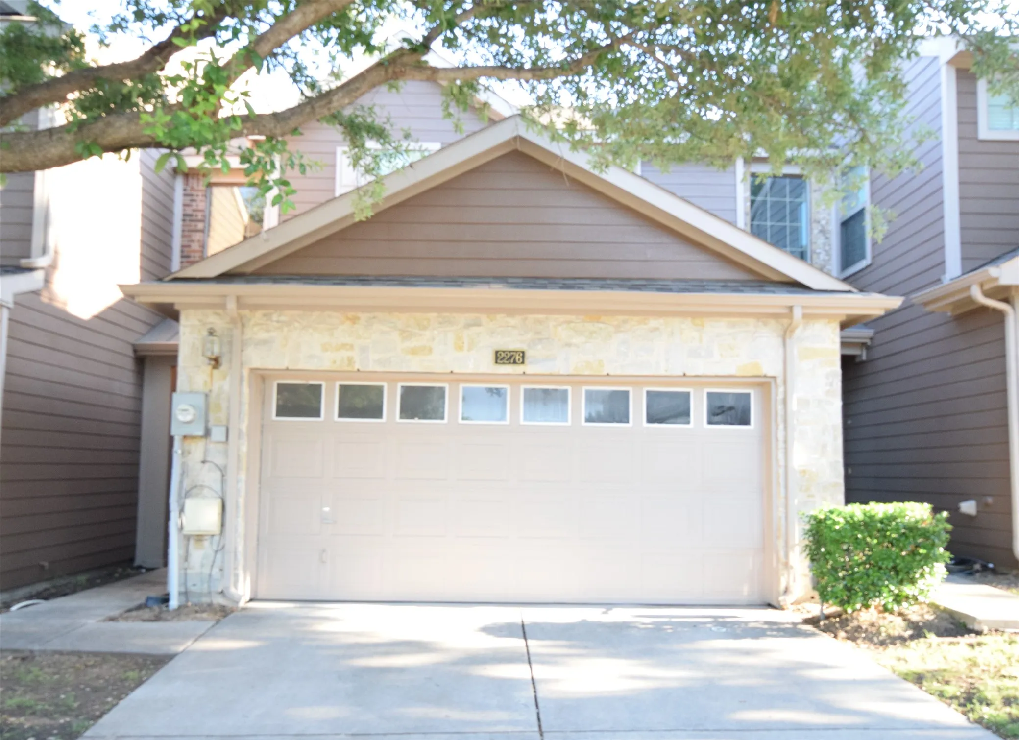 Townhouse For Rent in Collin County , 2276 fletcher Trail, Plano, Texas 75025, 2 Bedrooms, 3 Bathrooms, 2 Garage spaces, 1,469 Sqft, built in 2006, Price $2,099, mls#21338712, Real Estate Agent in Plano, Homes For Rent in Collin county, Homes For Rent in Plano, Realtor in Plano Texas, Real Estate Brokerage Independent Realty Texas, Luminita Cordes Realtor