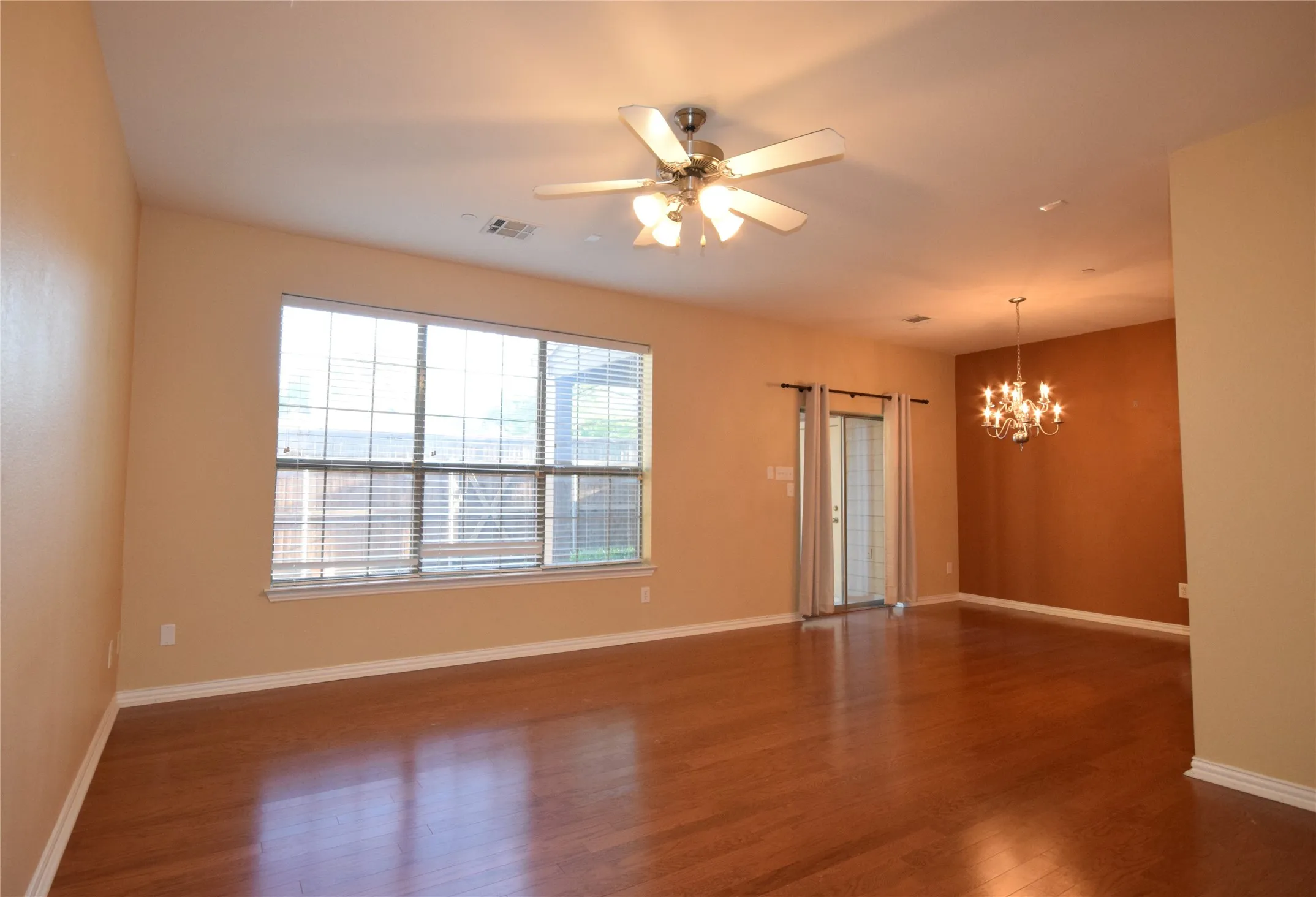 Townhouse For Rent in Collin County , 2276 fletcher Trail, Plano, Texas 75025, 2 Bedrooms, 3 Bathrooms, 2 Garage spaces, 1,469 Sqft, built in 2006, Price $2,099, mls#21338712, Real Estate Agent in Plano, Homes For Rent in Collin county, Homes For Rent in Plano, Realtor in Plano Texas, Real Estate Brokerage Independent Realty Texas, Luminita Cordes Realtor
