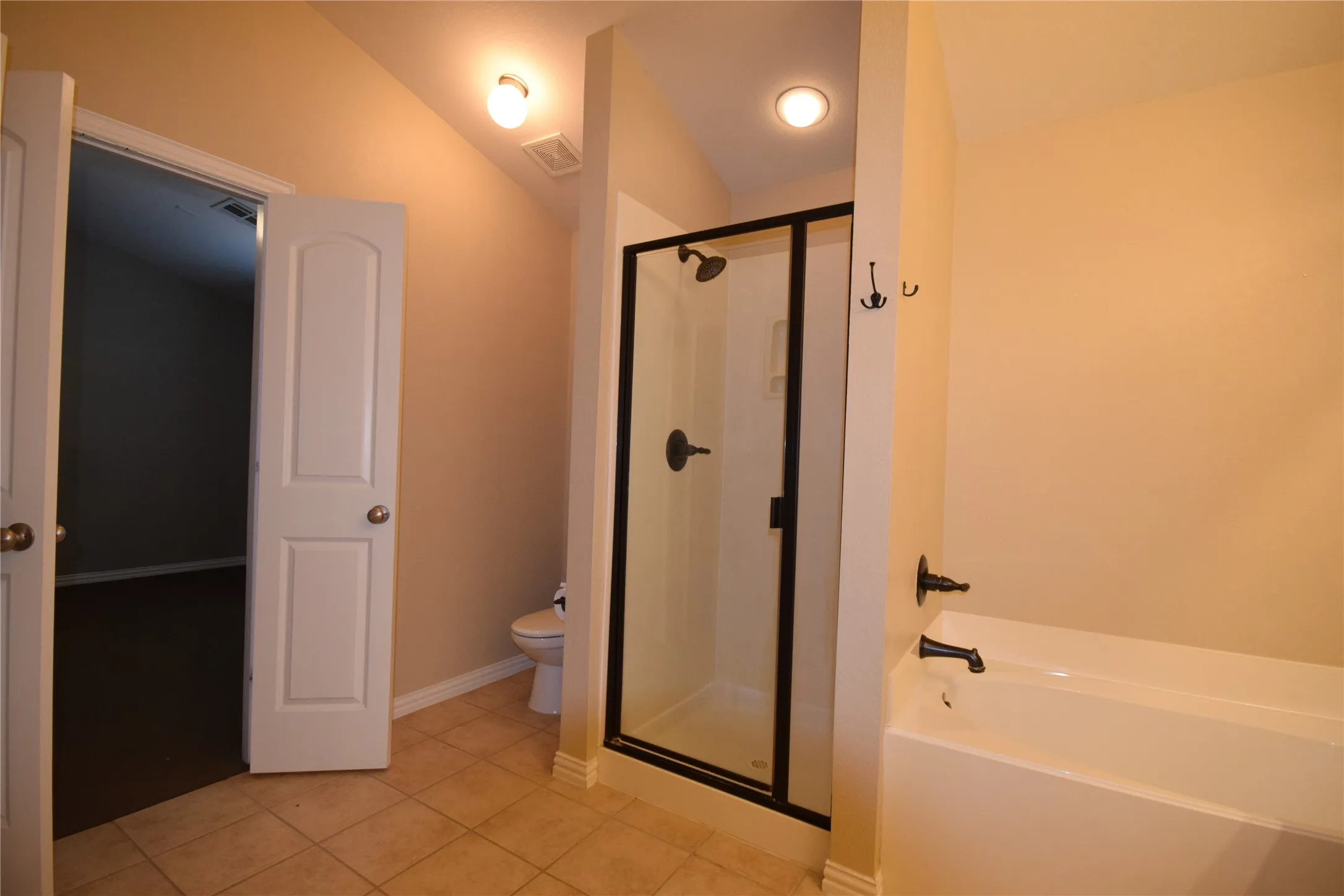 Townhouse For Rent in Collin County , 2276 fletcher Trail, Plano, Texas 75025, 2 Bedrooms, 3 Bathrooms, 2 Garage spaces, 1,469 Sqft, built in 2006, Price $2,099, mls#21338712, Real Estate Agent in Plano, Homes For Rent in Collin county, Homes For Rent in Plano, Realtor in Plano Texas, Real Estate Brokerage Independent Realty Texas, Luminita Cordes Realtor