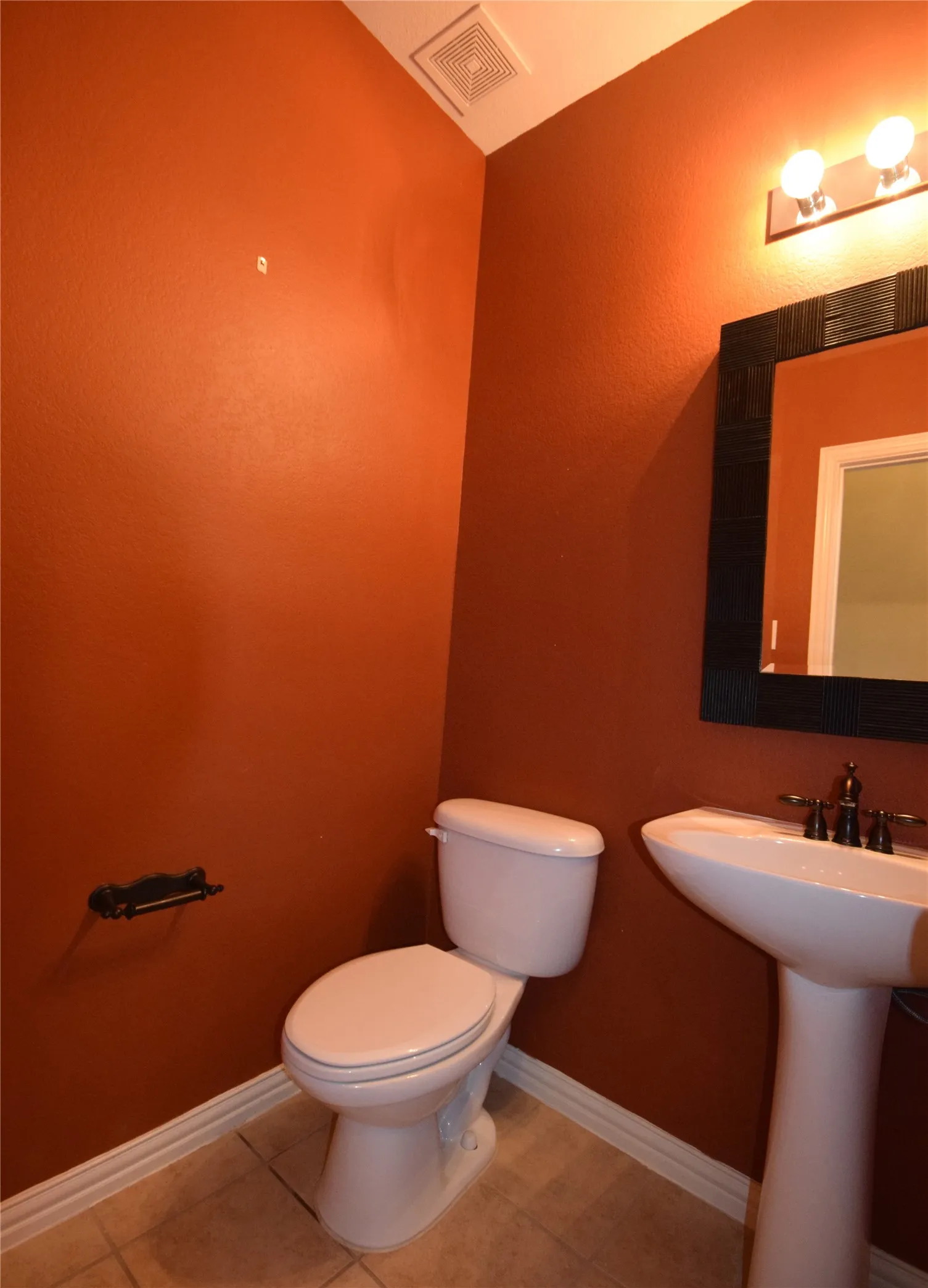 Townhouse For Rent in Collin County , 2276 fletcher Trail, Plano, Texas 75025, 2 Bedrooms, 3 Bathrooms, 2 Garage spaces, 1,469 Sqft, built in 2006, Price $2,099, mls#21338712, Real Estate Agent in Plano, Homes For Rent in Collin county, Homes For Rent in Plano, Realtor in Plano Texas, Real Estate Brokerage Independent Realty Texas, Luminita Cordes Realtor