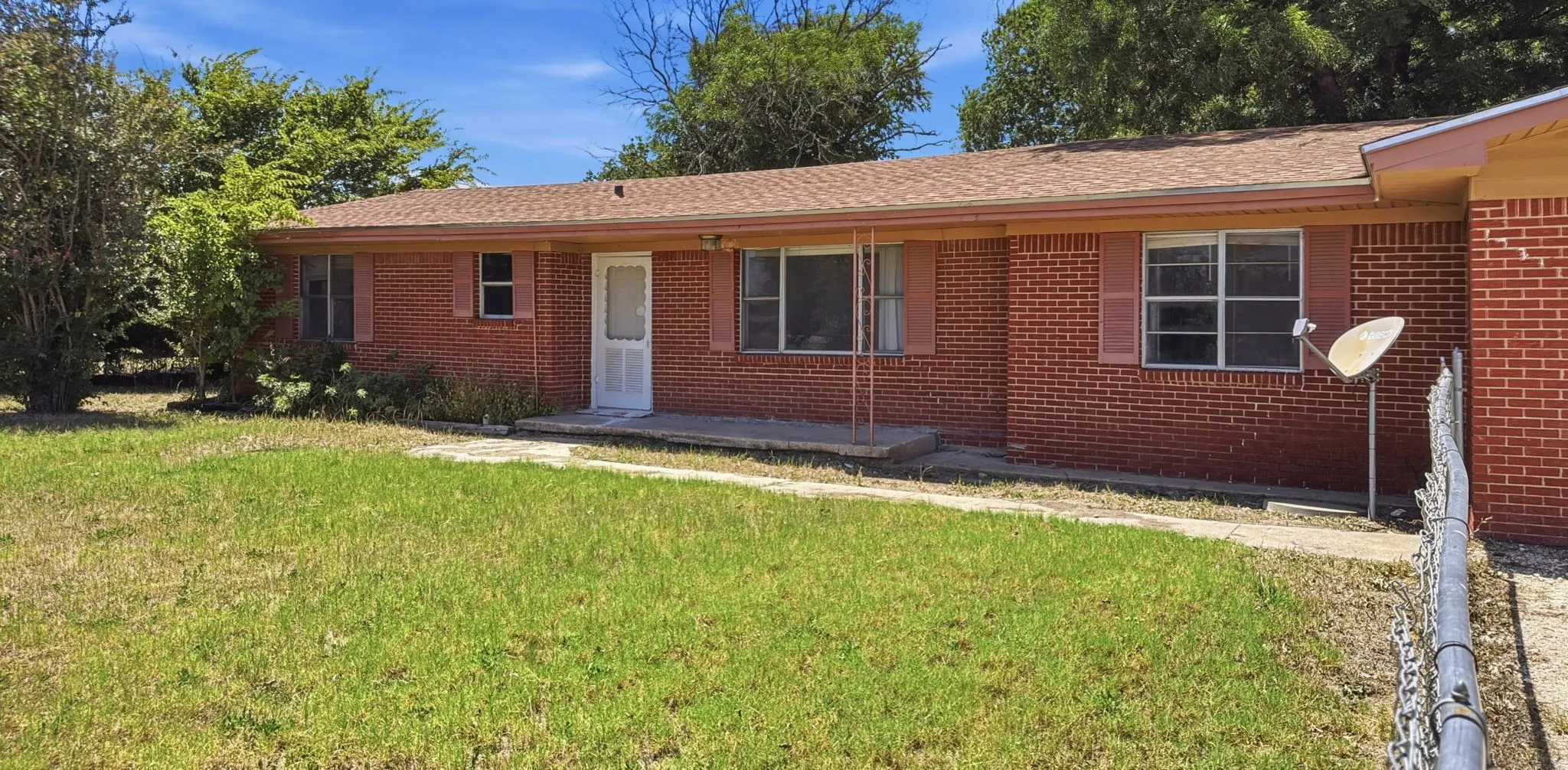 Single Family Residence For Sale in Coryell County , 902 S US Highway 281, Evant, Texas 76525, 3 Bedrooms, 2 Bathrooms, 2 Garage spaces, 2,430 Sqft, built in 1975, Price $155,000, mls#21338706, Real Estate Agent in Evant, Homes For Sale in Coryell county, Homes For Sale in Evant, Realtor in Evant Texas, Real Estate Brokerage Independent Realty Texas, Luminita Cordes Realtor