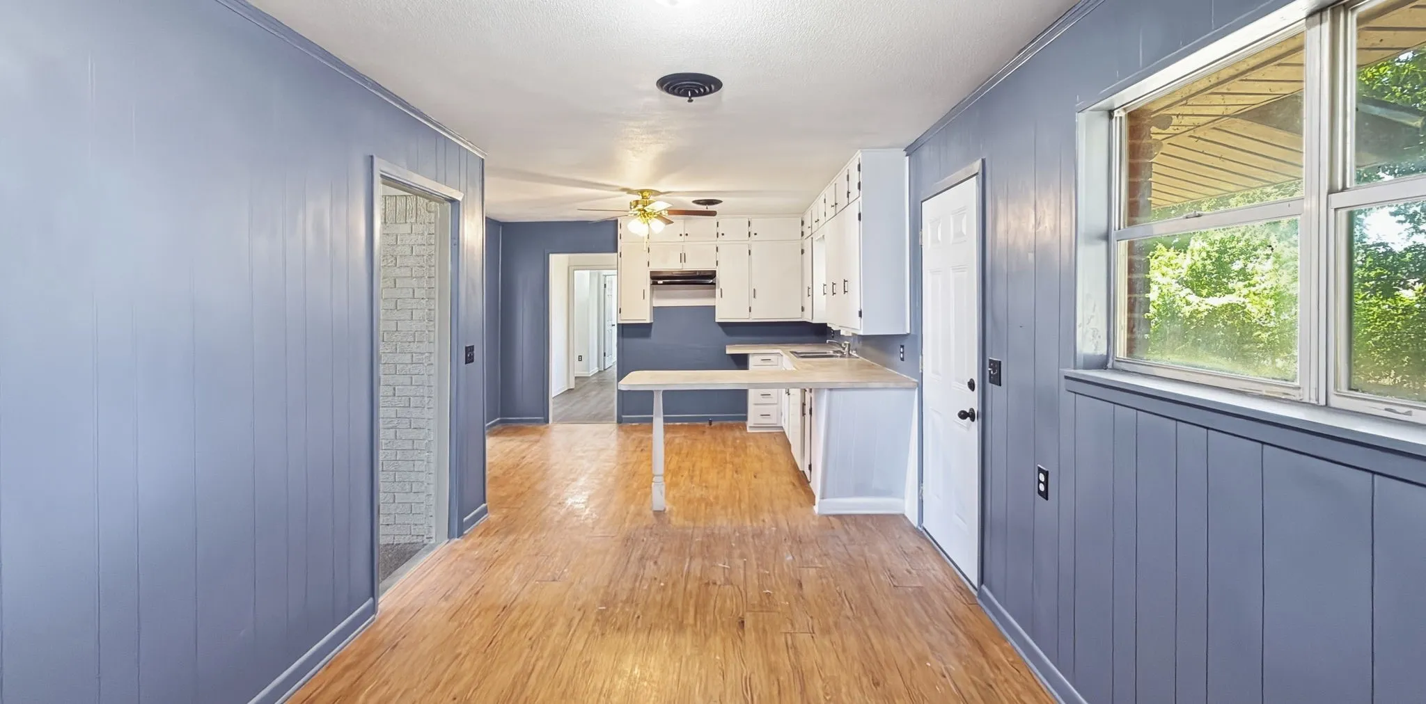 Single Family Residence For Sale in Coryell County , 902 S US Highway 281, Evant, Texas 76525, 3 Bedrooms, 2 Bathrooms, 2 Garage spaces, 2,430 Sqft, built in 1975, Price $155,000, mls#21338706, Real Estate Agent in Evant, Homes For Sale in Coryell county, Homes For Sale in Evant, Realtor in Evant Texas, Real Estate Brokerage Independent Realty Texas, Luminita Cordes Realtor